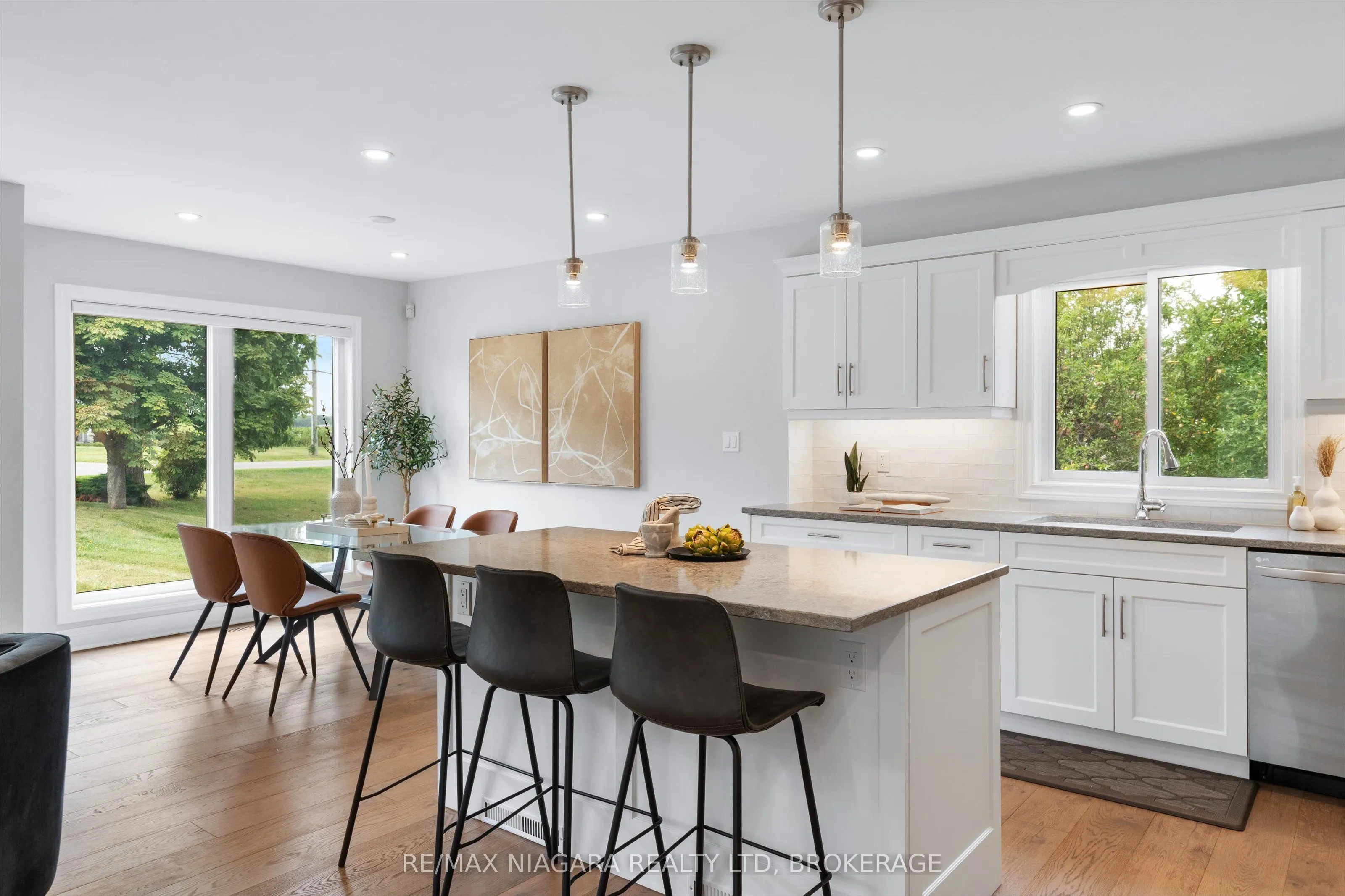 792 Lakeshore Road