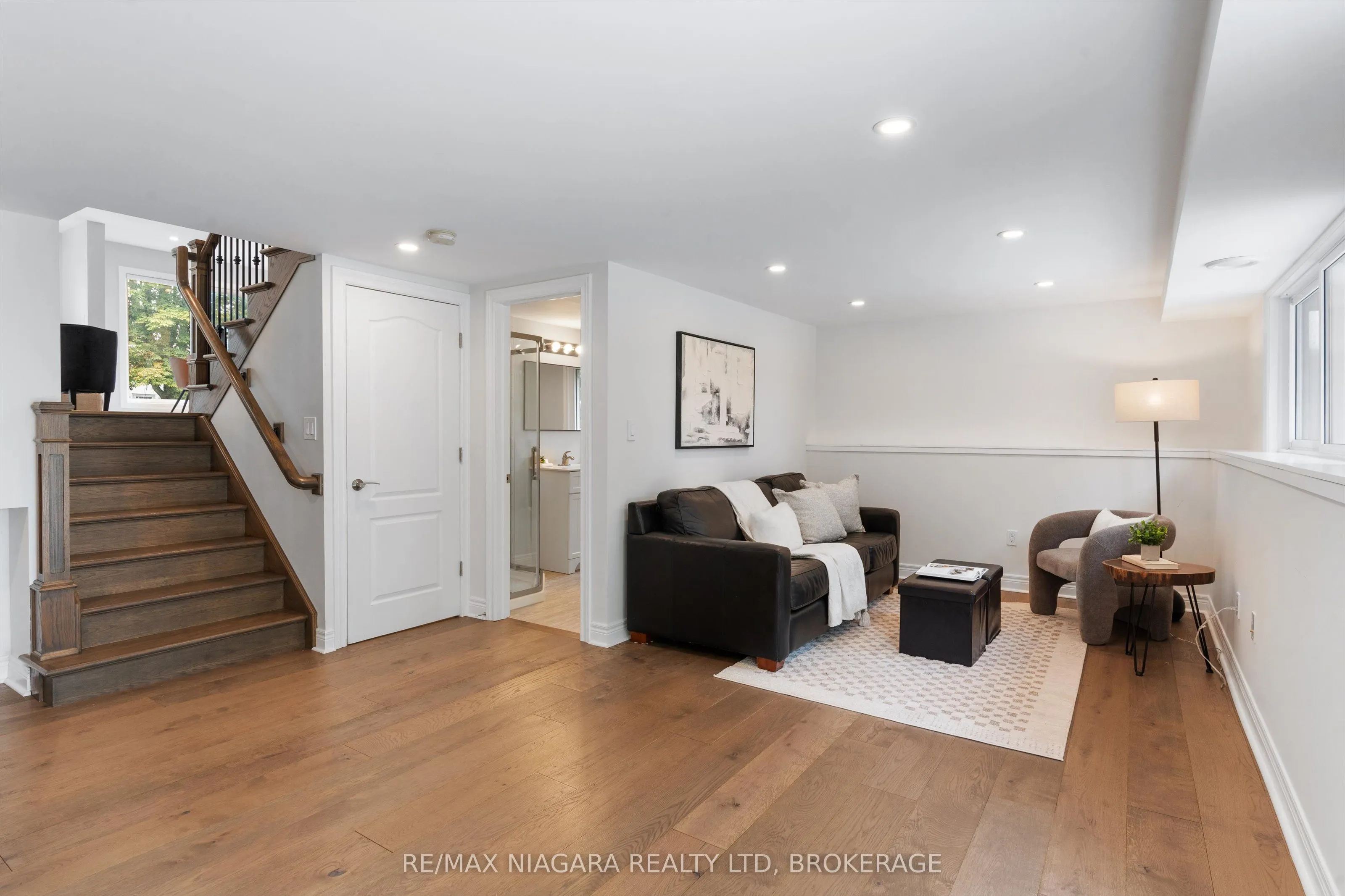 792 Lakeshore Road