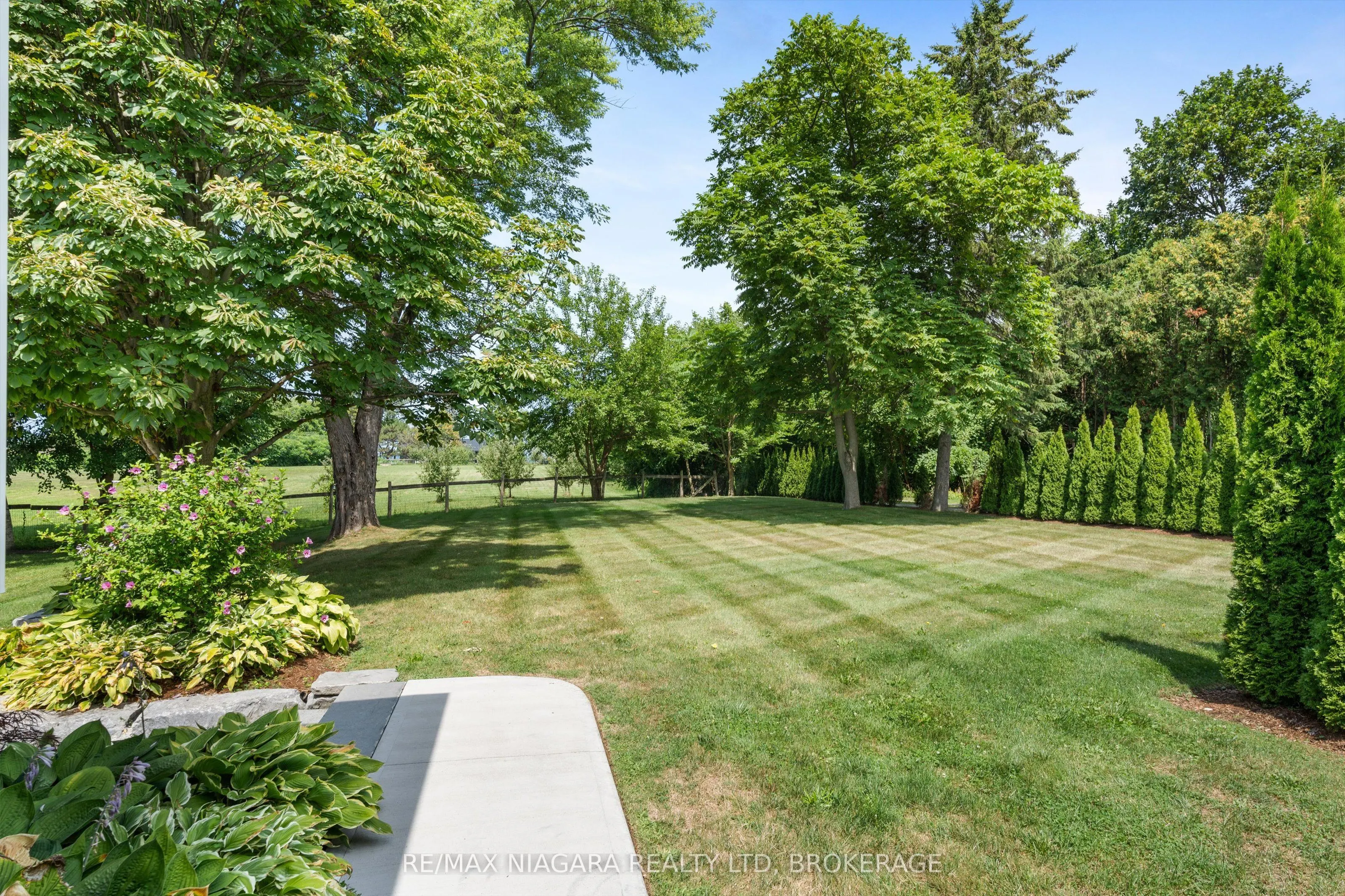 792 Lakeshore Road