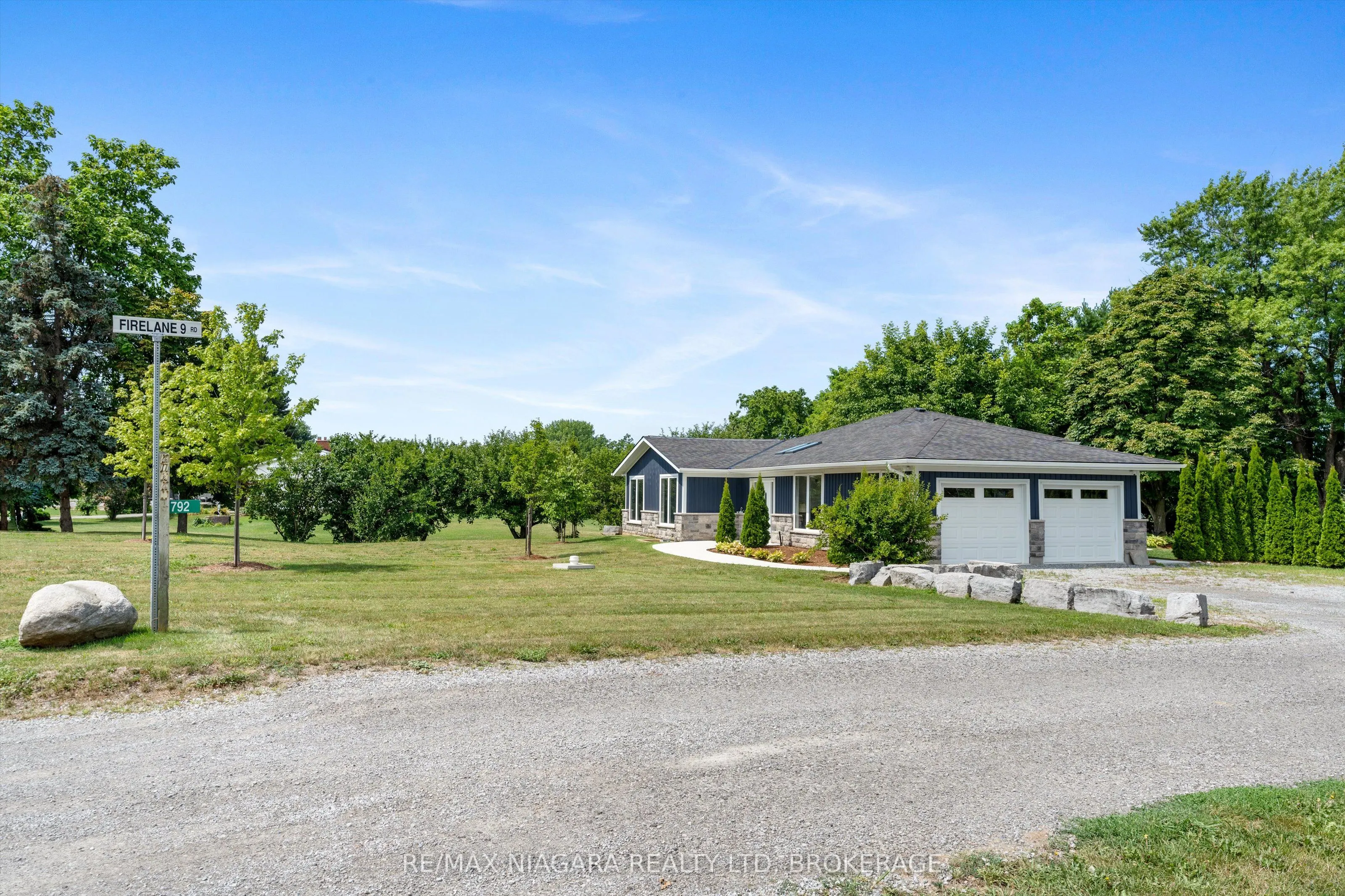 792 Lakeshore Road