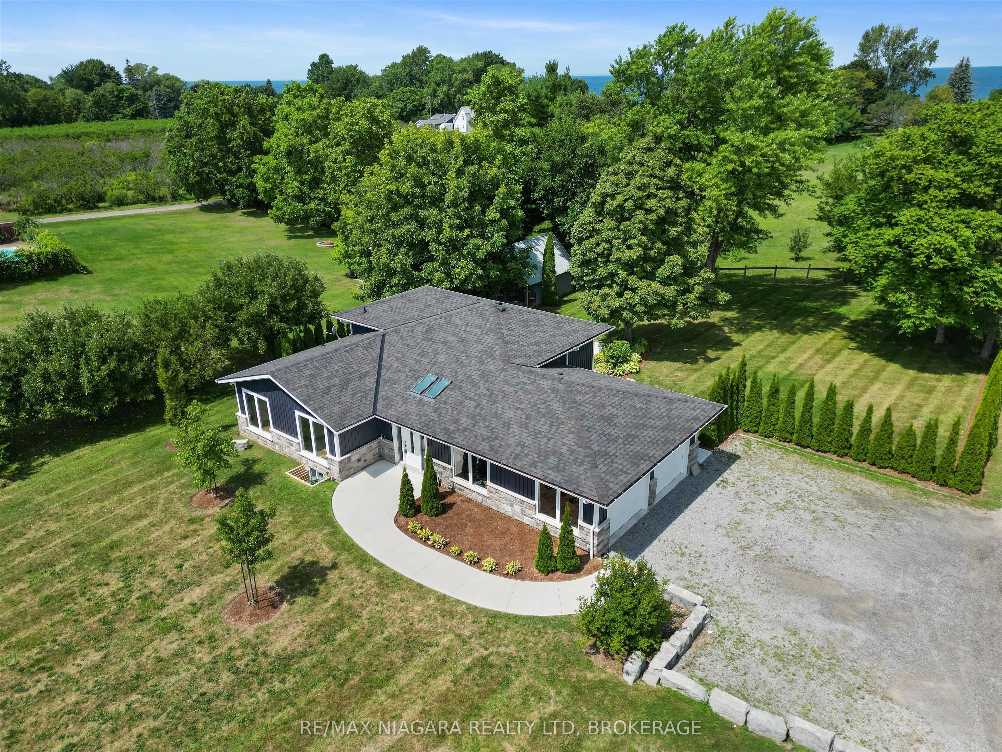 792 Lakeshore Road