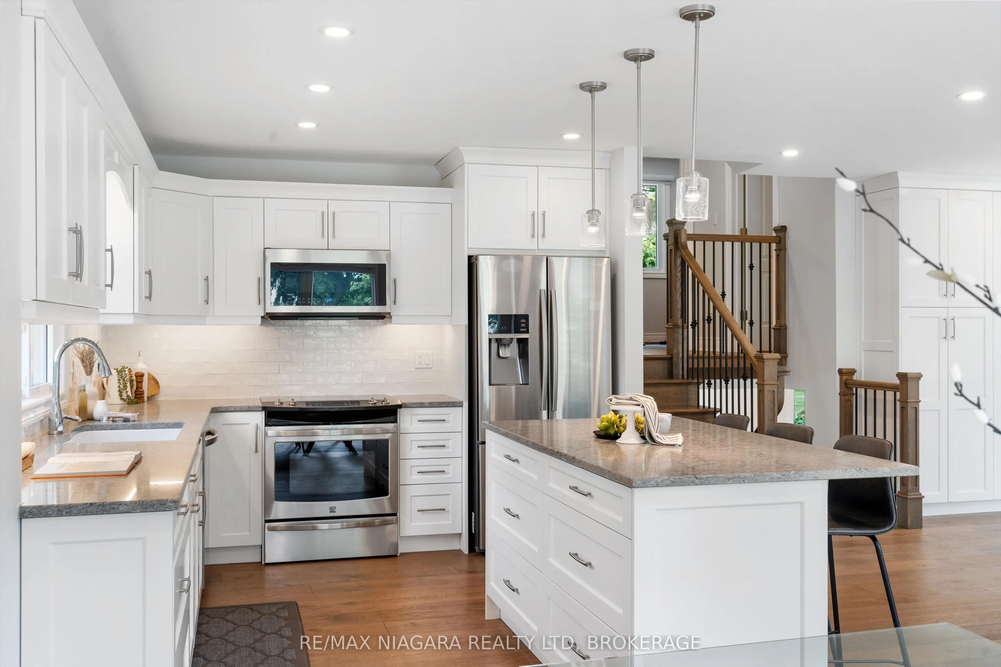 792 Lakeshore Road