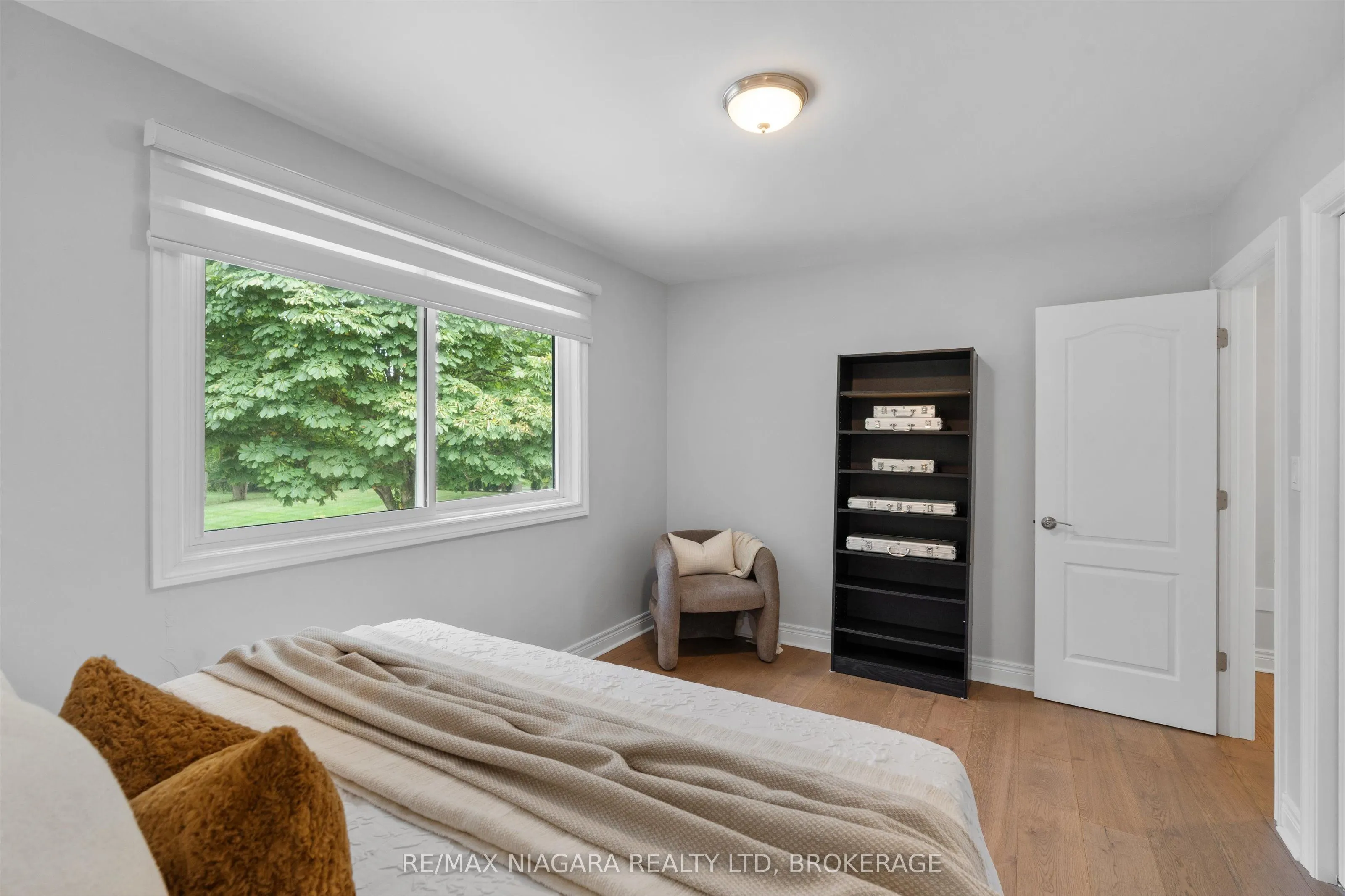 792 Lakeshore Road