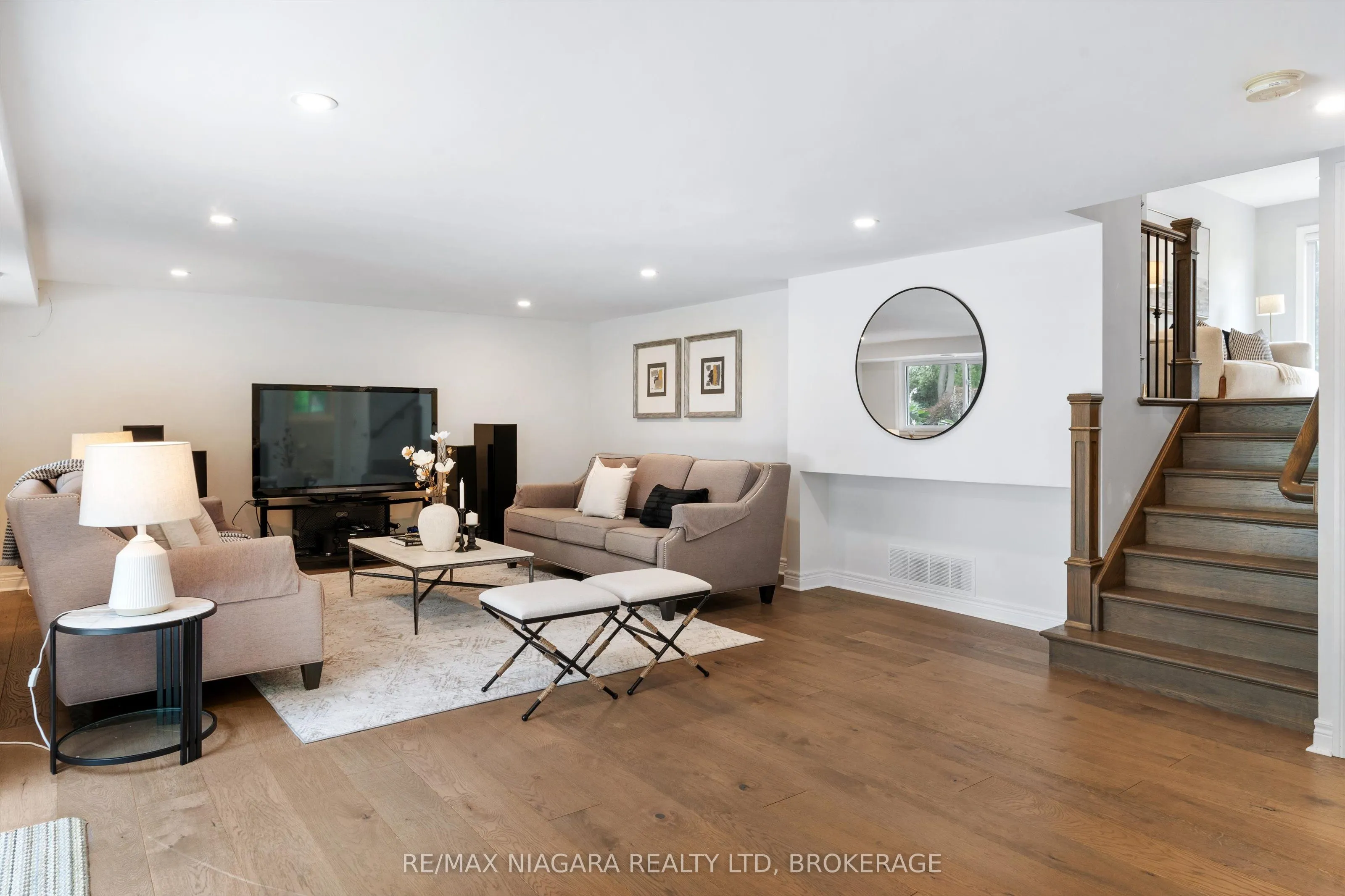 792 Lakeshore Road