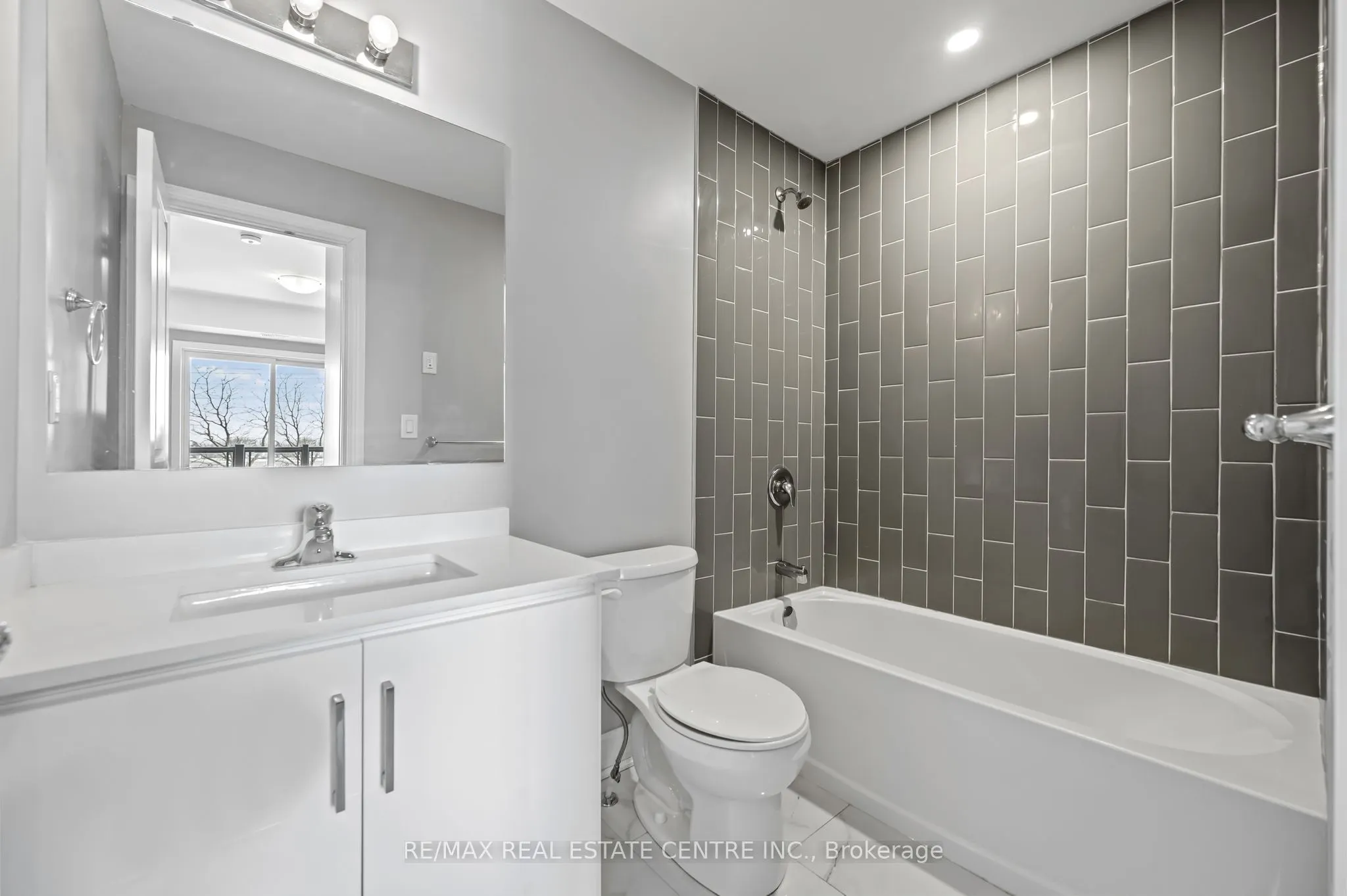 721 FRANKLIN Boulevard, #302