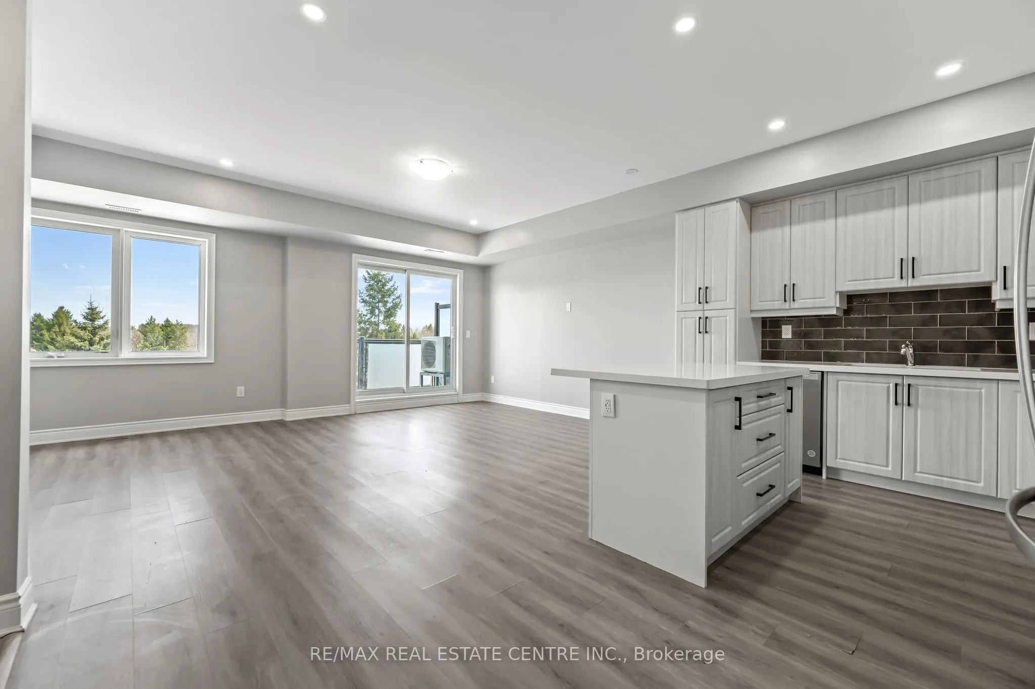 721 FRANKLIN Boulevard, #302