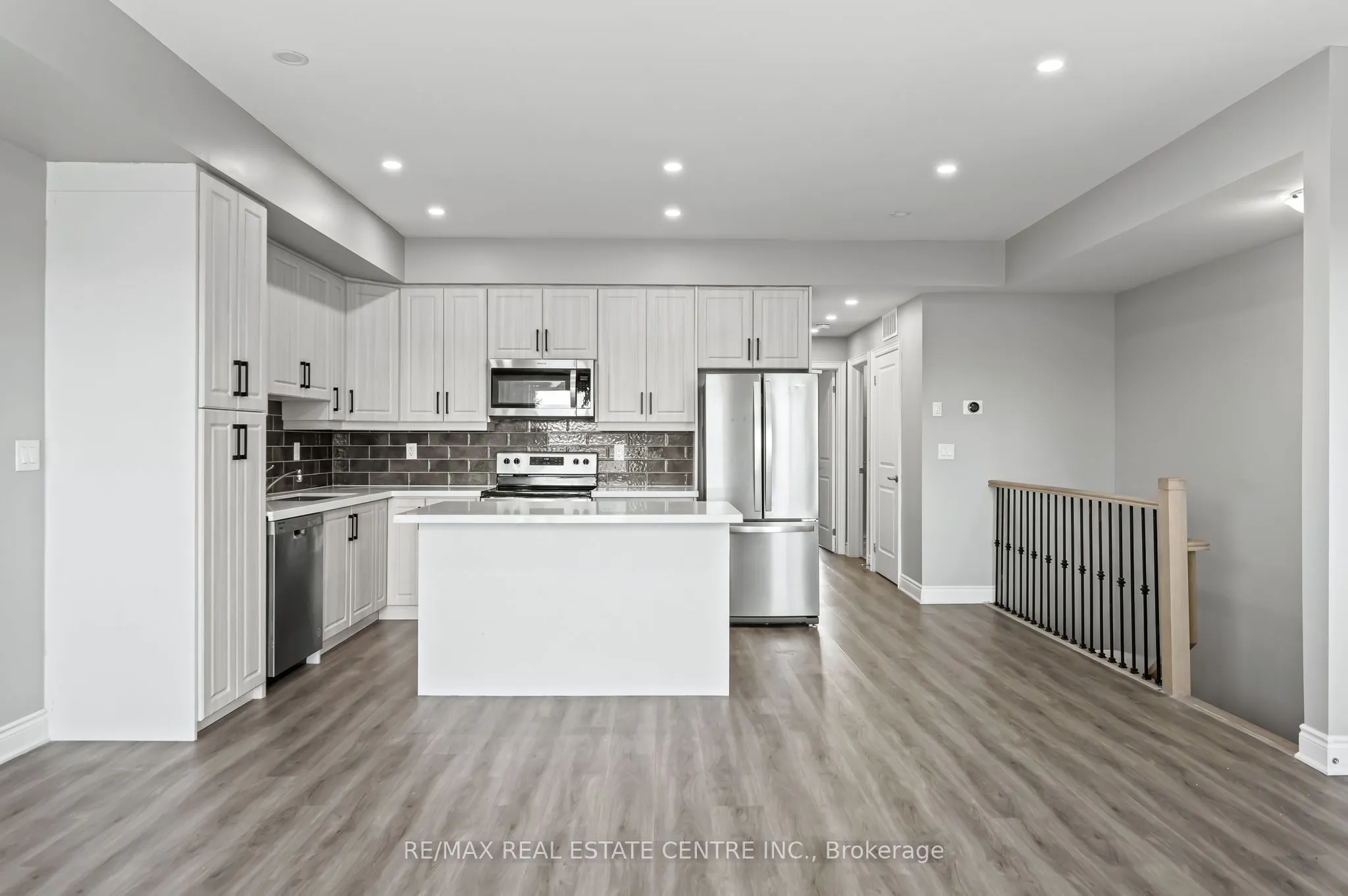 721 FRANKLIN Boulevard, #302