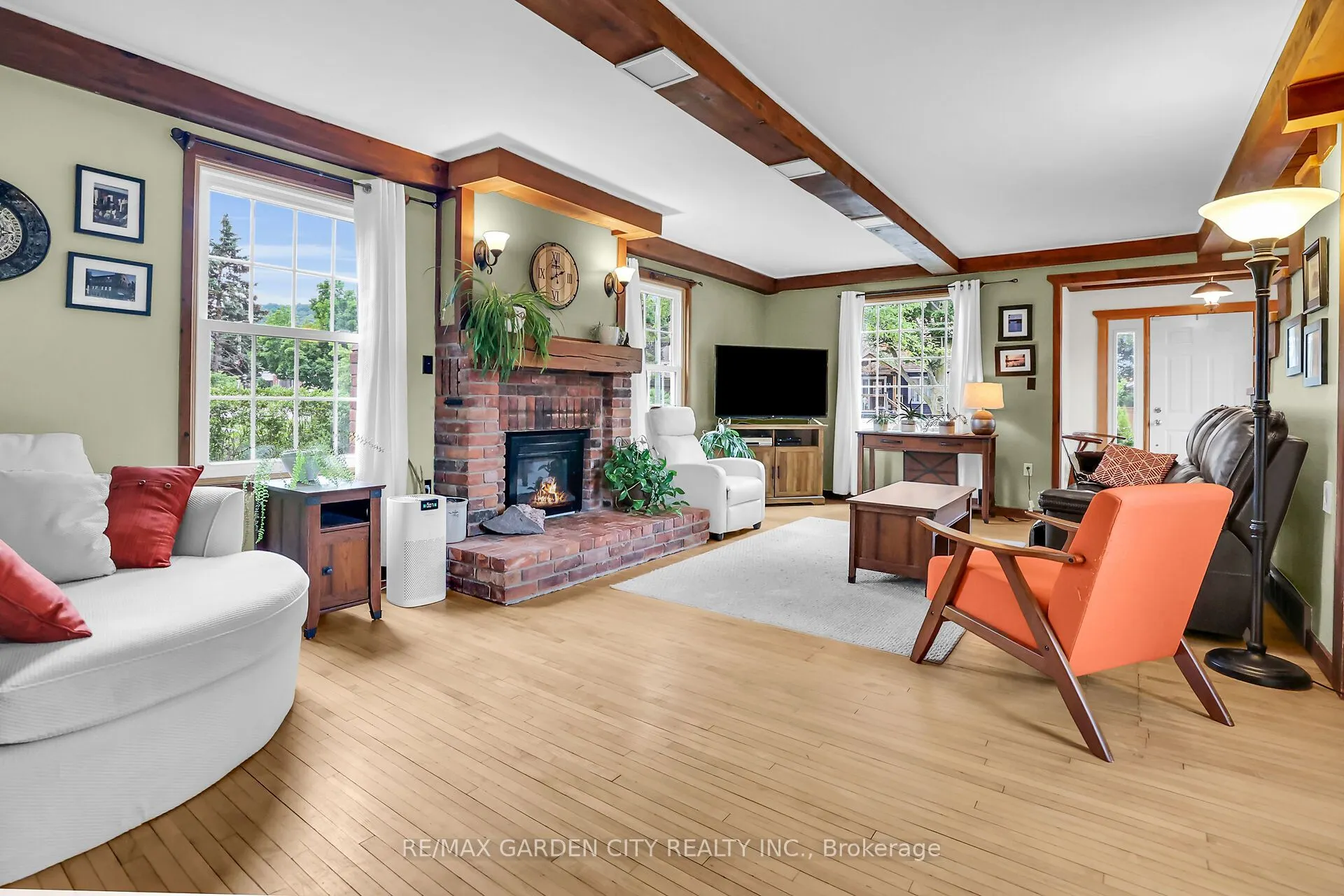 10 Maple Avenue