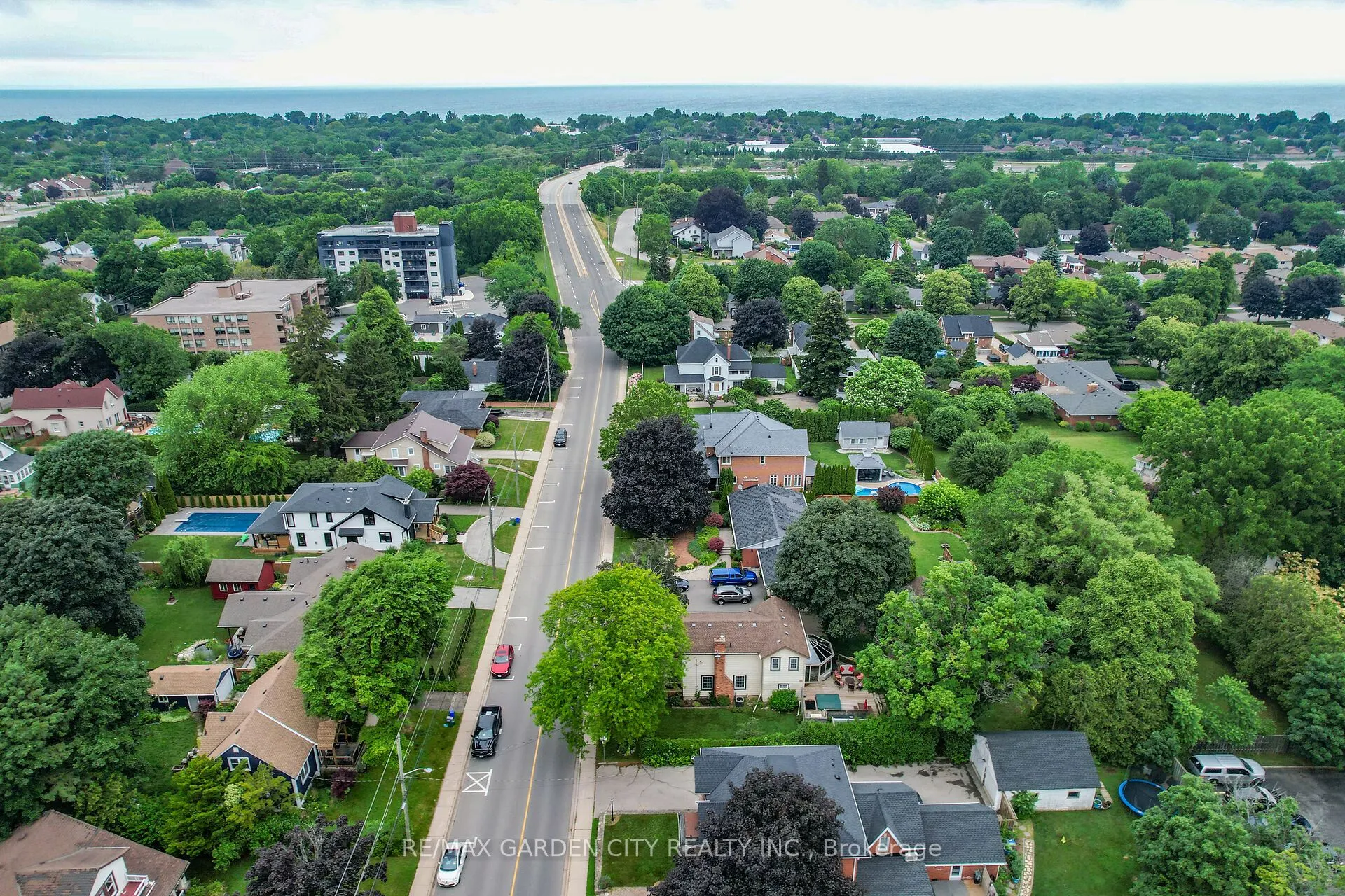 10 Maple Avenue