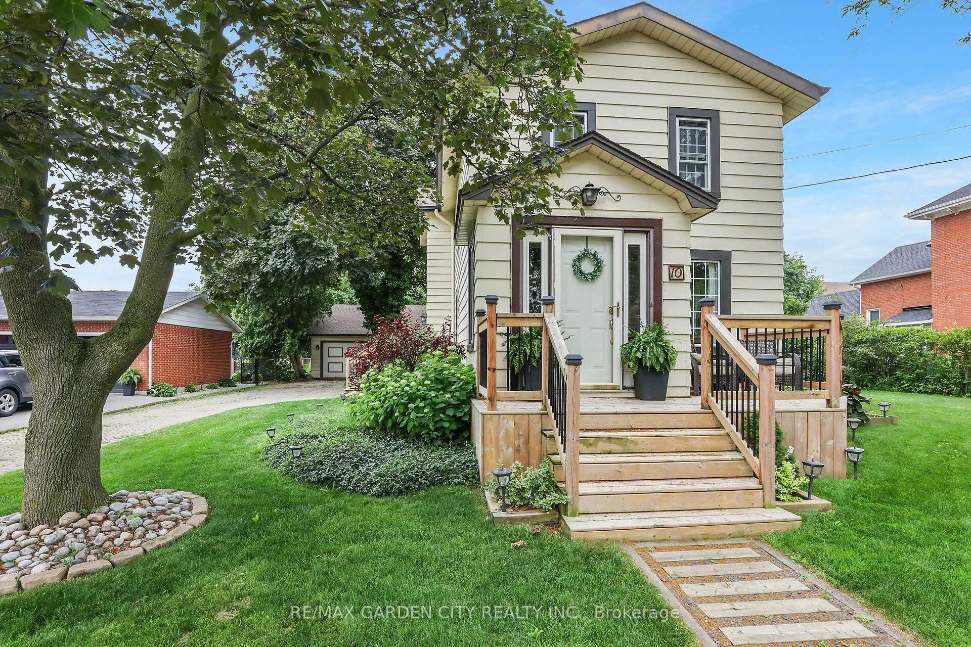 10 Maple Avenue