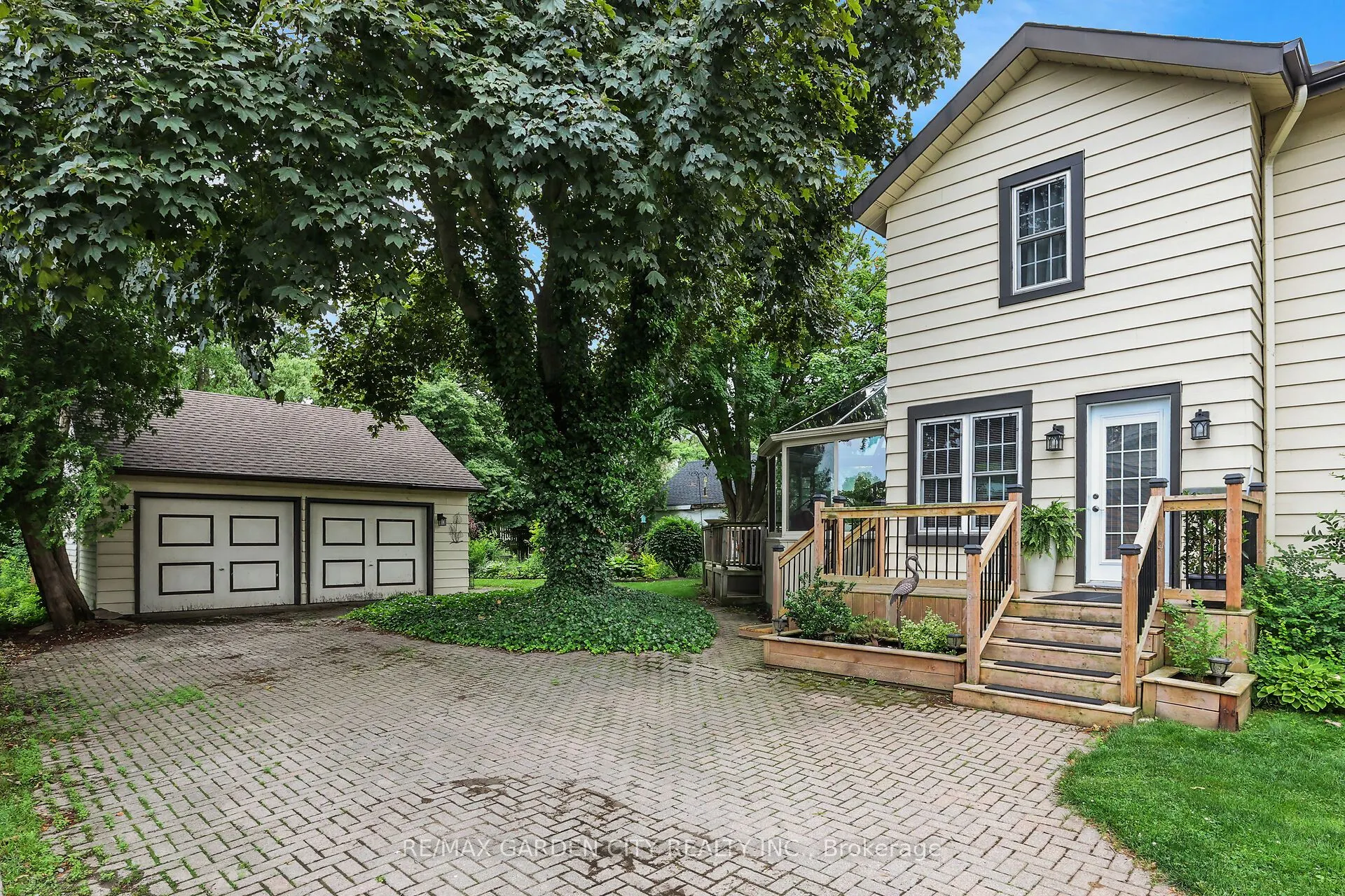 10 Maple Avenue