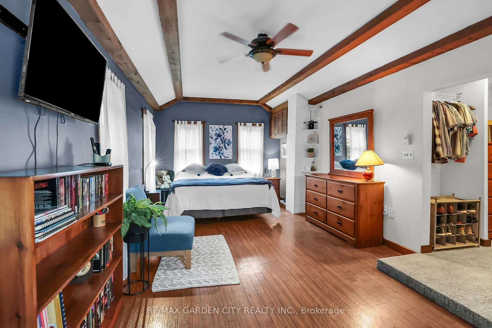 10 Maple Avenue
