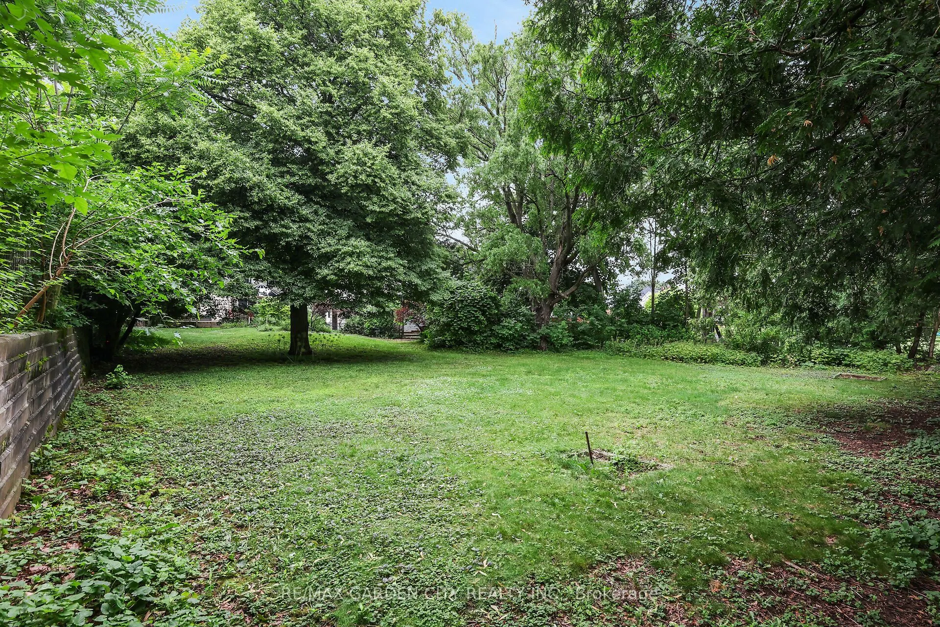 10 Maple Avenue