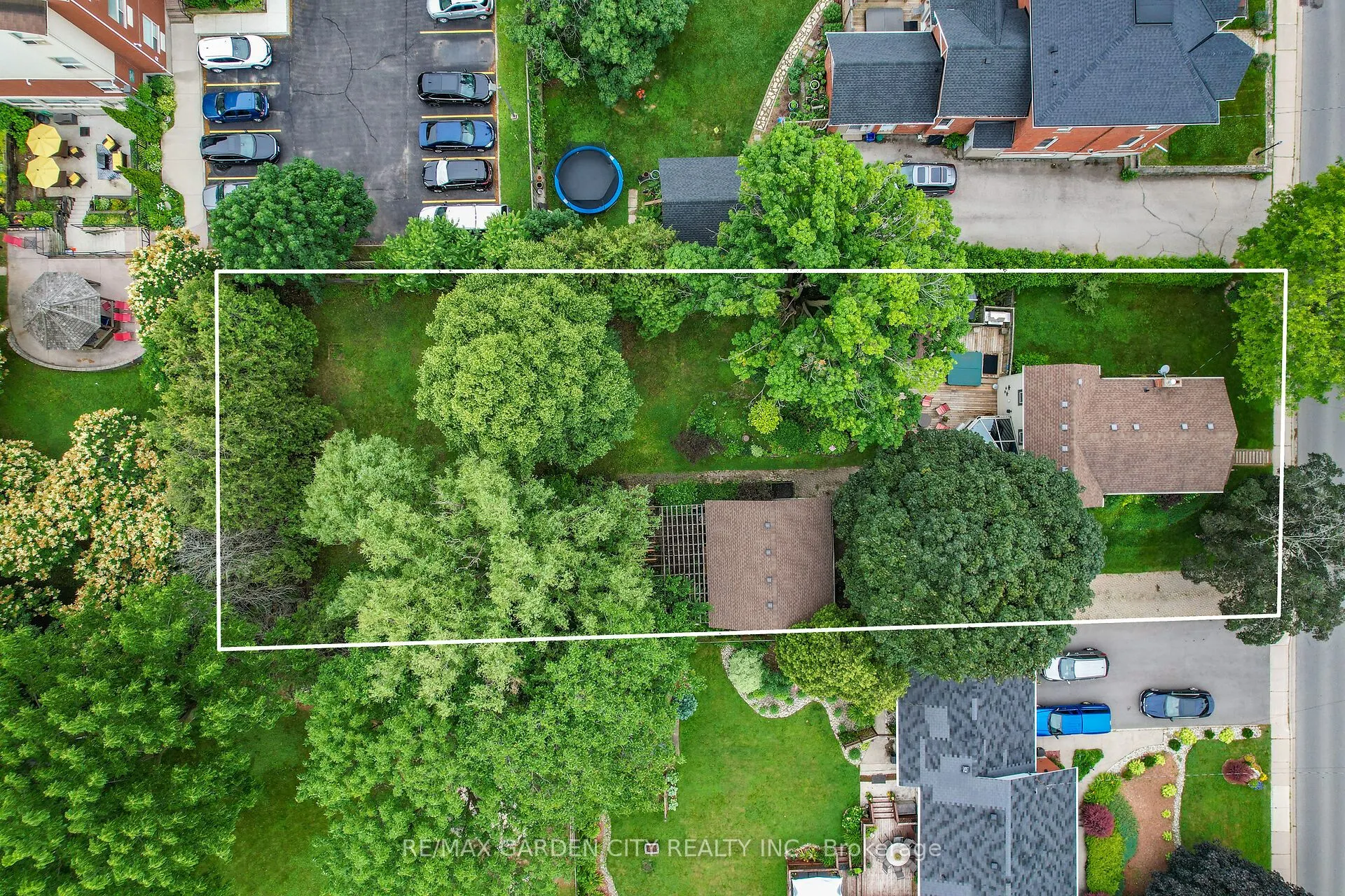 10 Maple Avenue