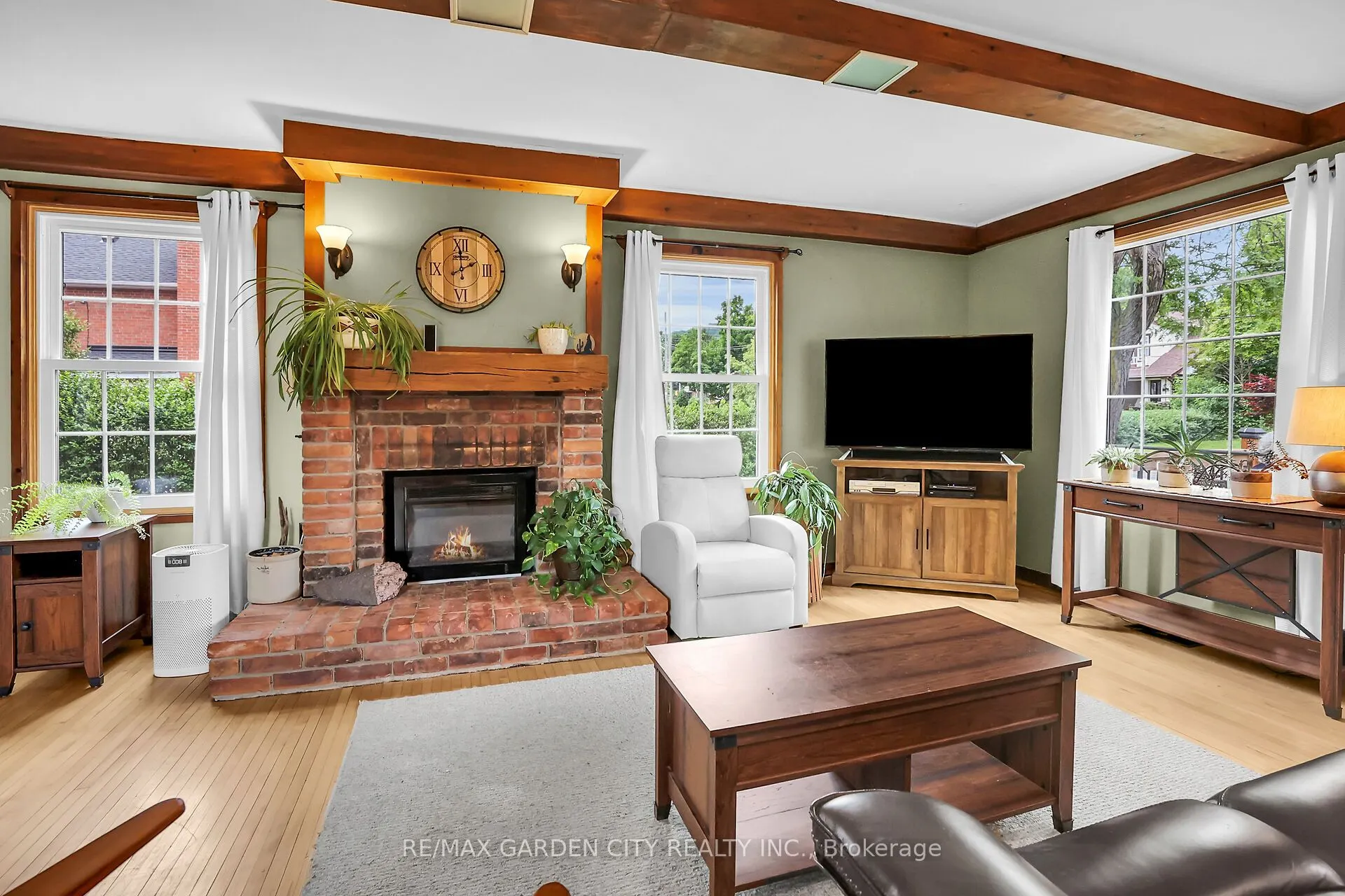 10 Maple Avenue