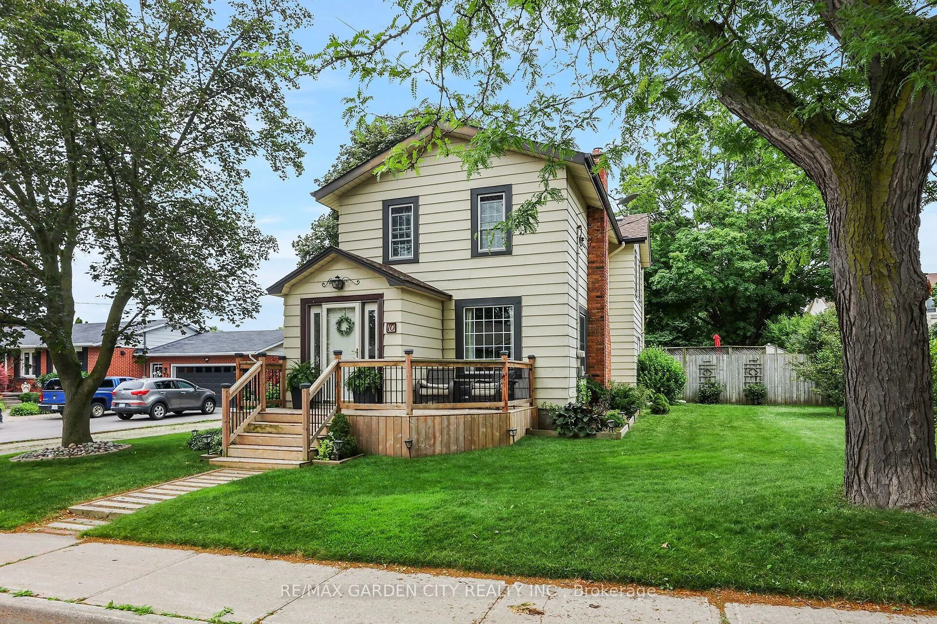 10 Maple Avenue