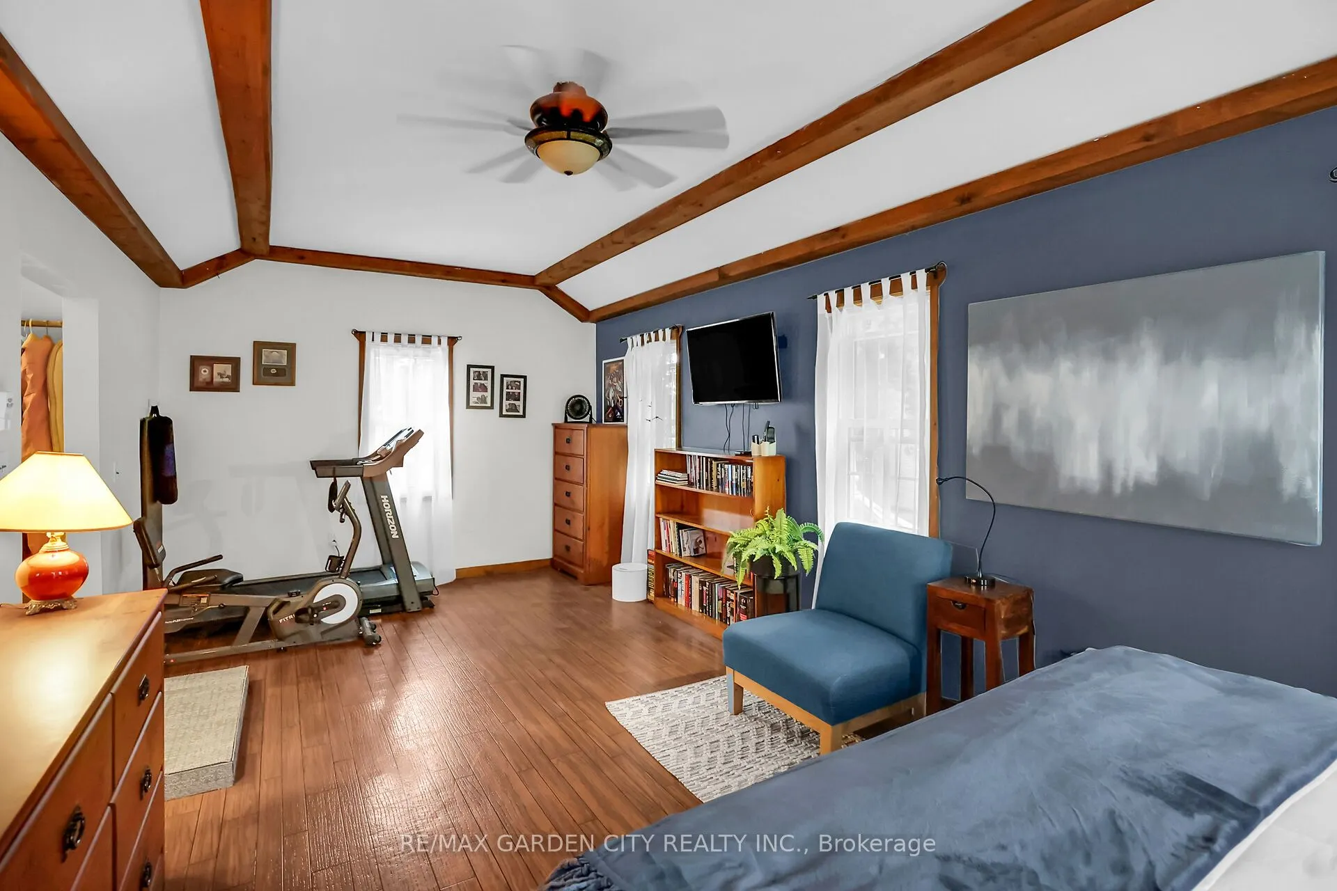 10 Maple Avenue