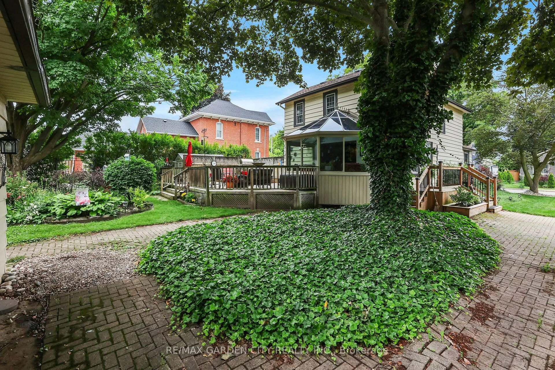 10 Maple Avenue
