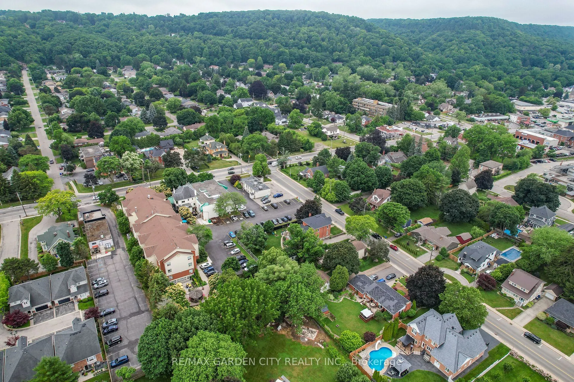 10 Maple Avenue