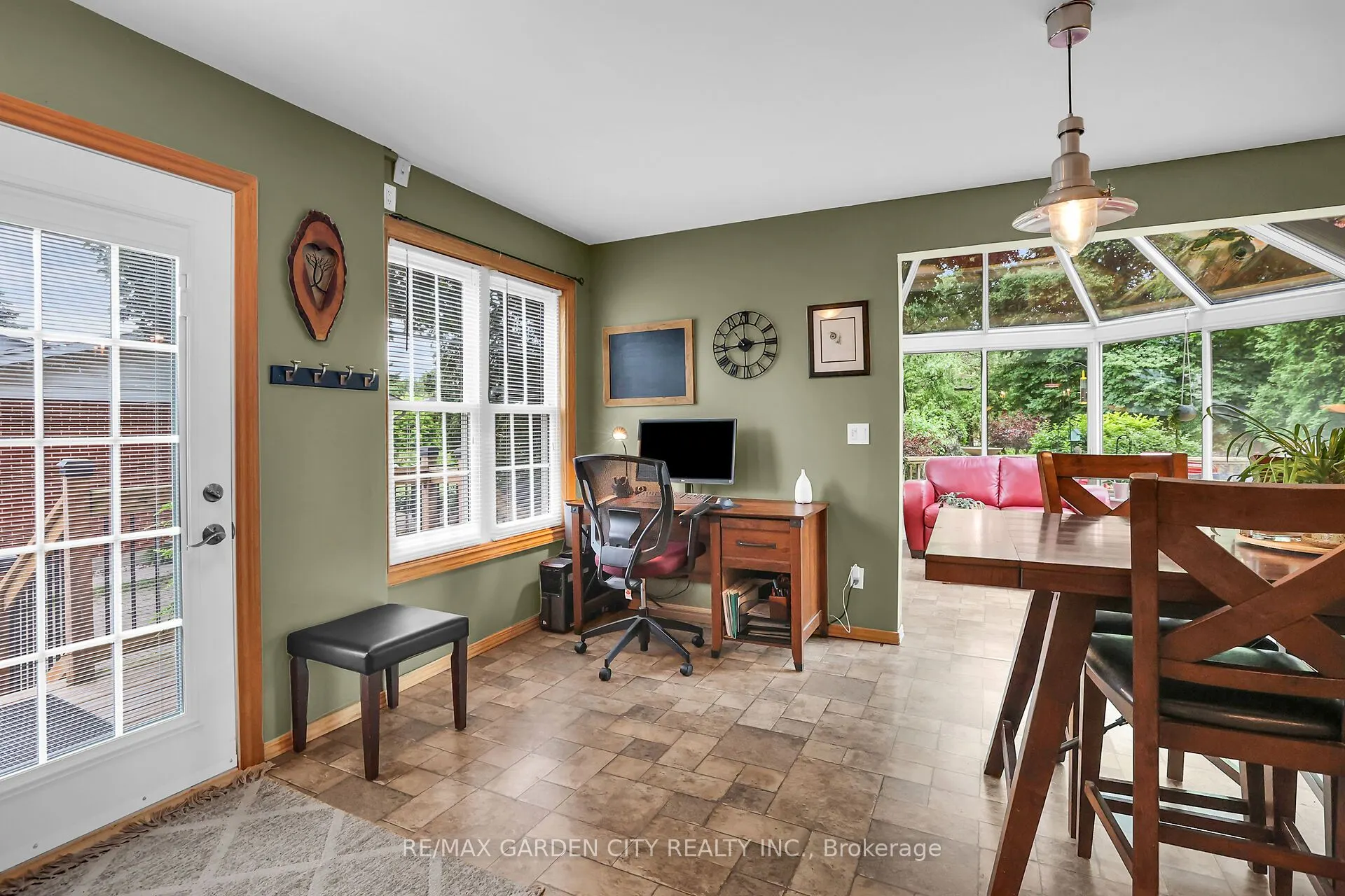 10 Maple Avenue