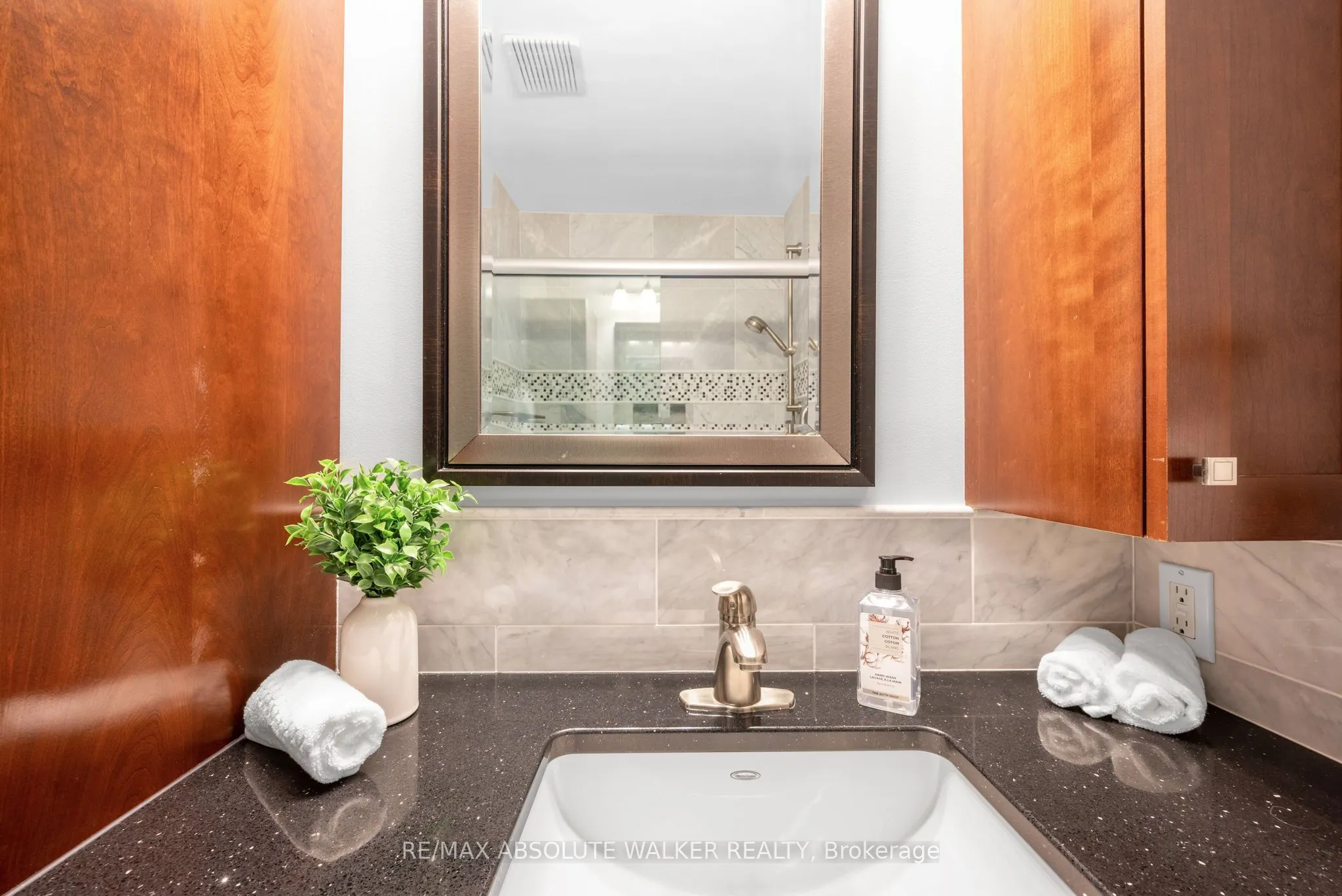 40 Grand Harbour Court, #20
