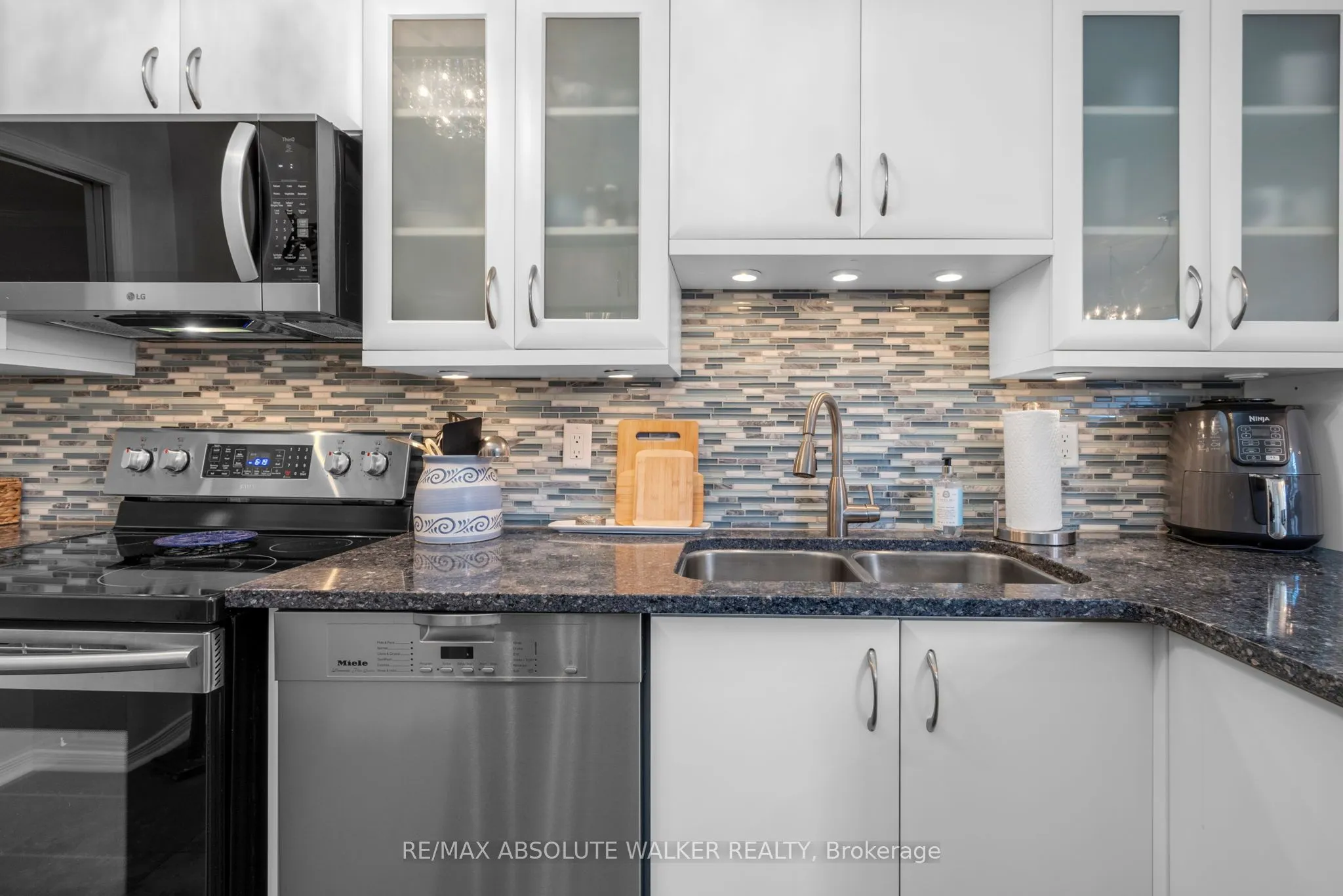 40 Grand Harbour Court, #20
