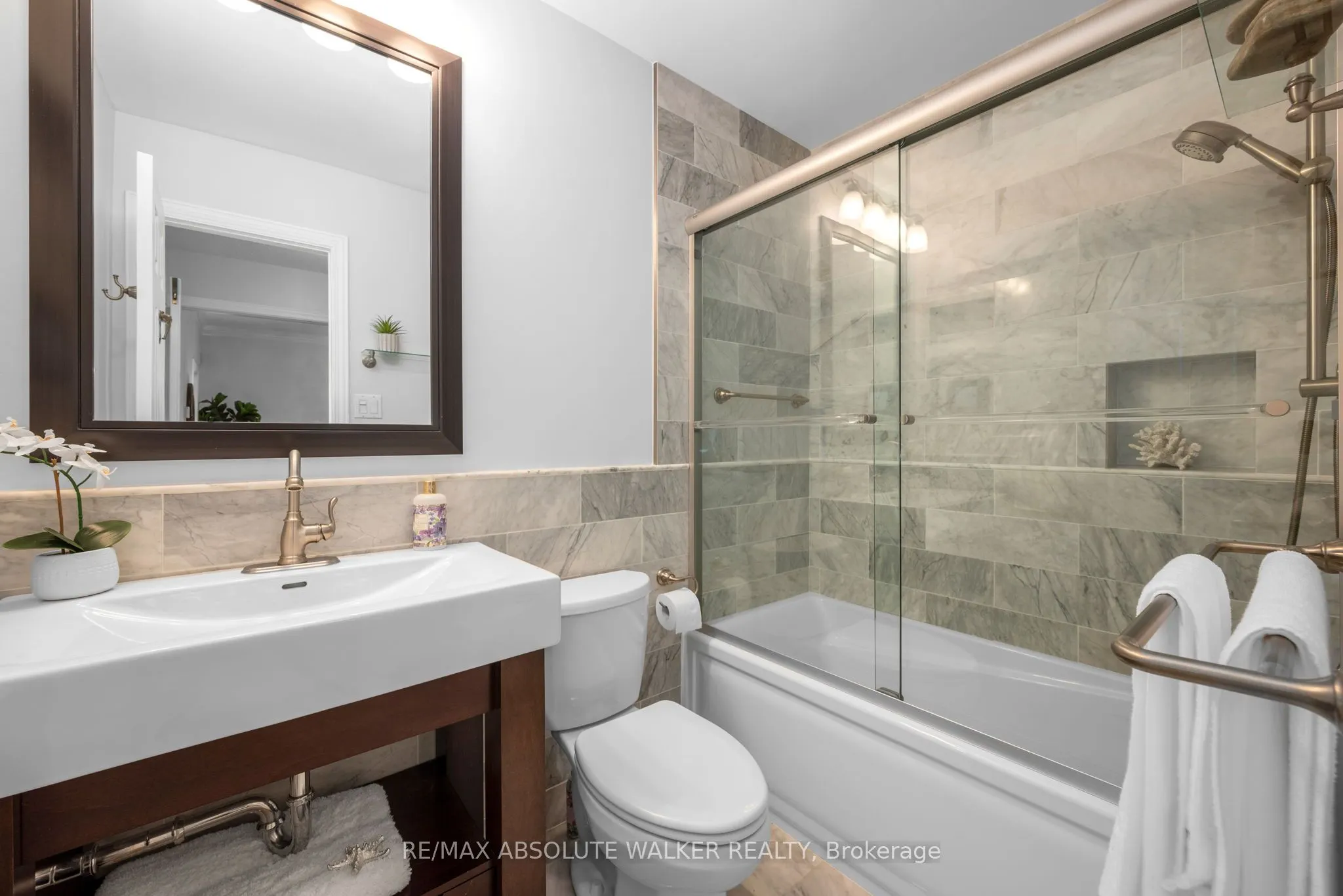 40 Grand Harbour Court, #20