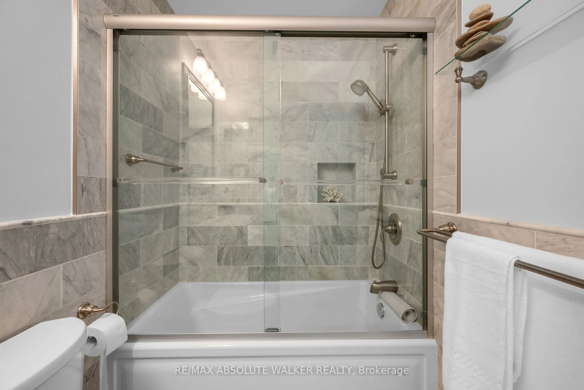 40 Grand Harbour Court, #20