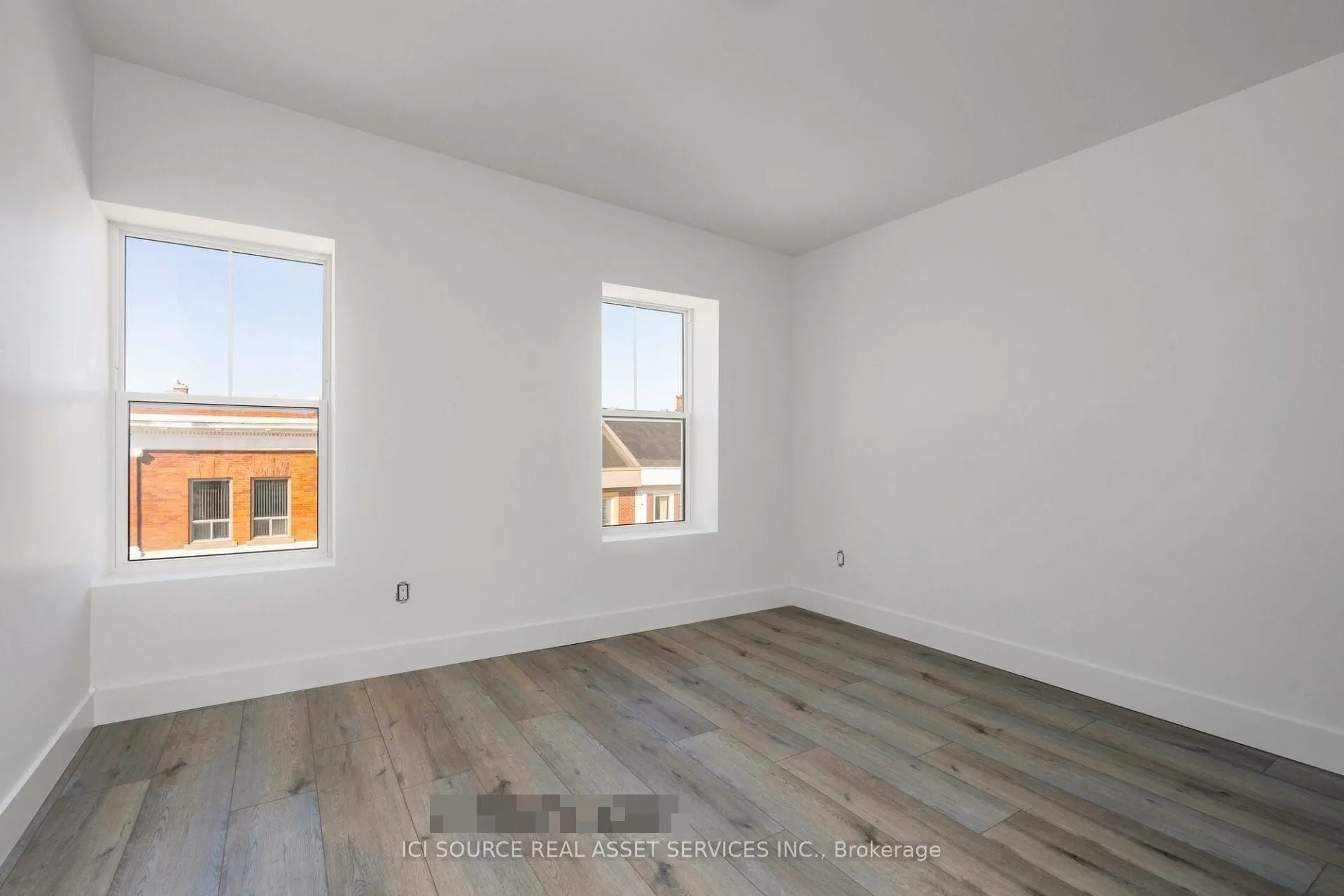 10 Trowbridge Street E, #301