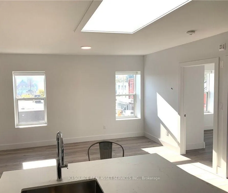 10 Trowbridge Street E, #301