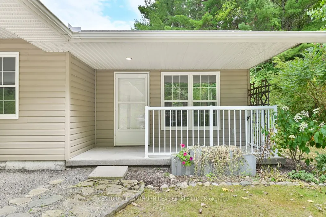494 Metcalf Street, #14