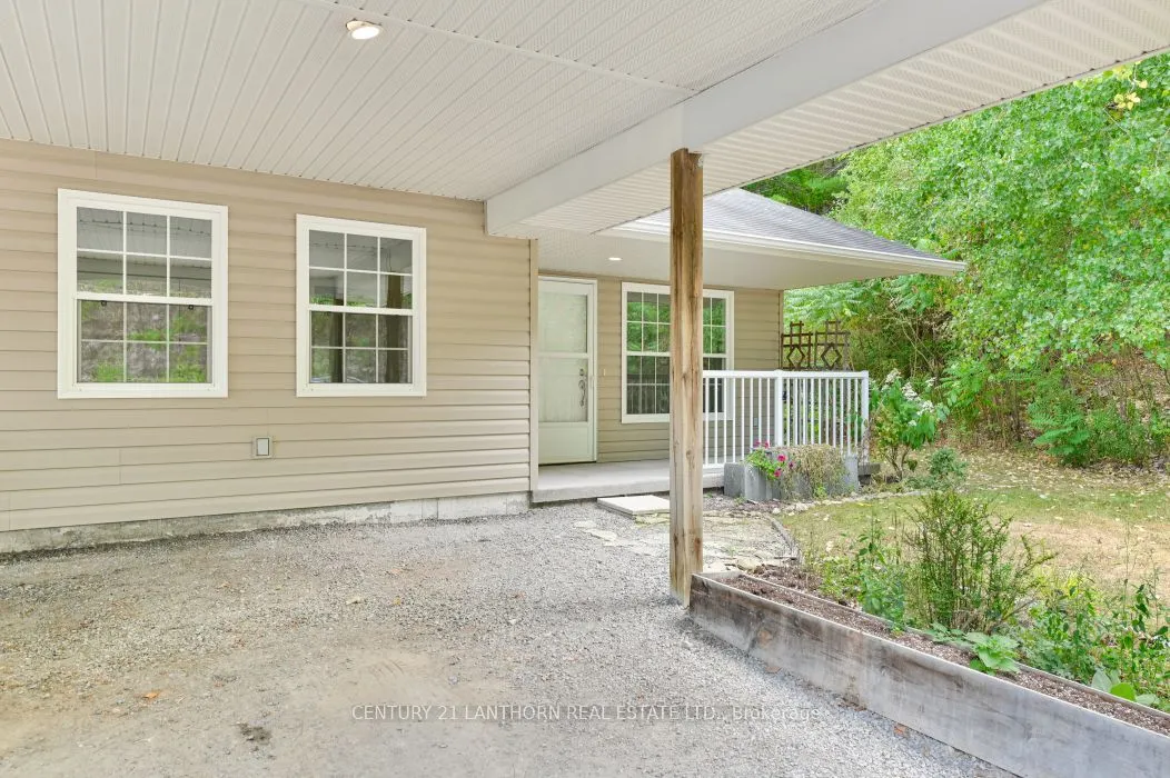 494 Metcalf Street, #14