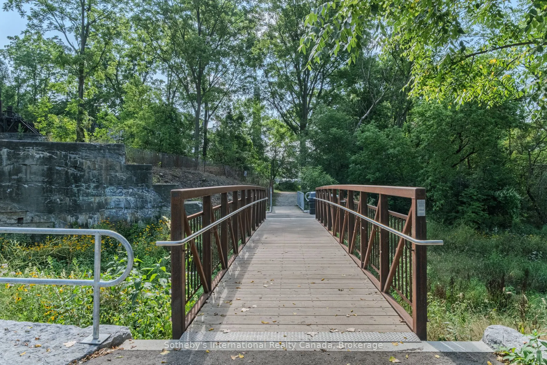 140 West River Street, #402