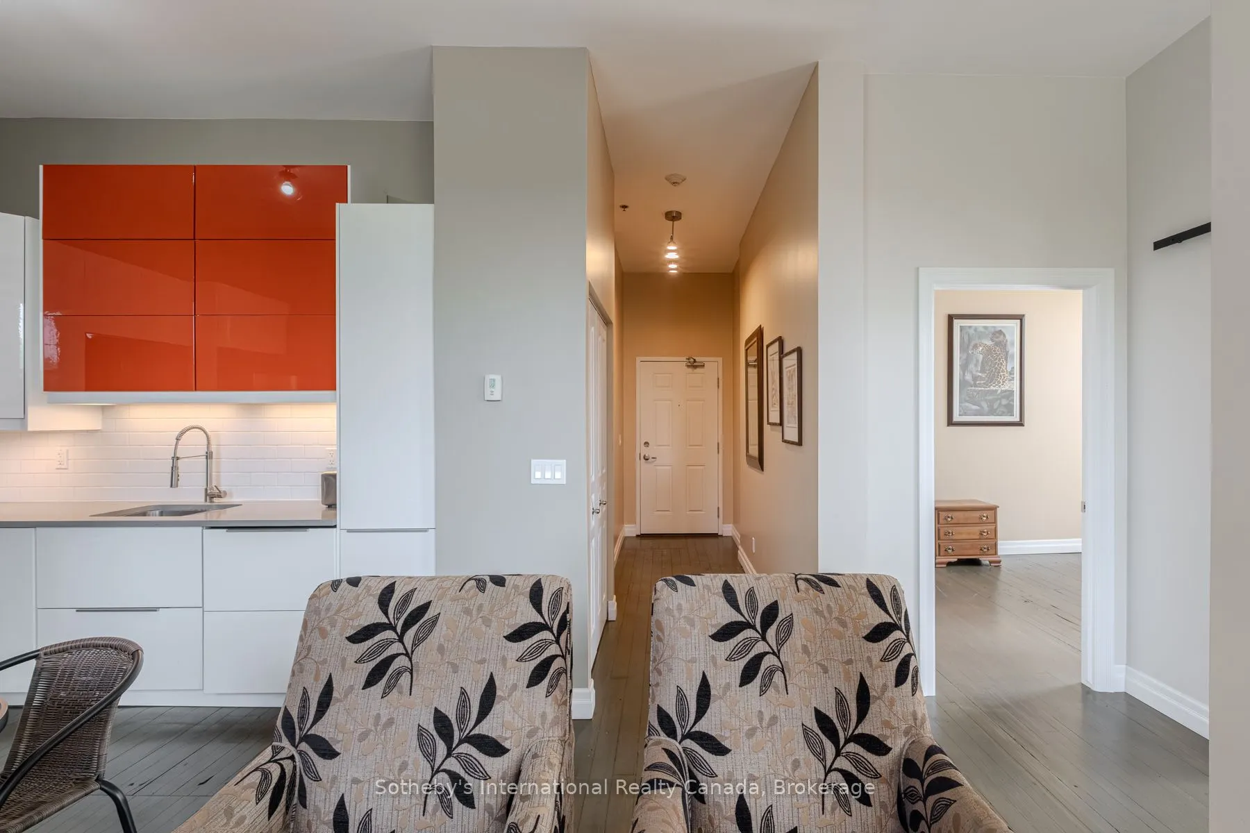 140 West River Street, #402