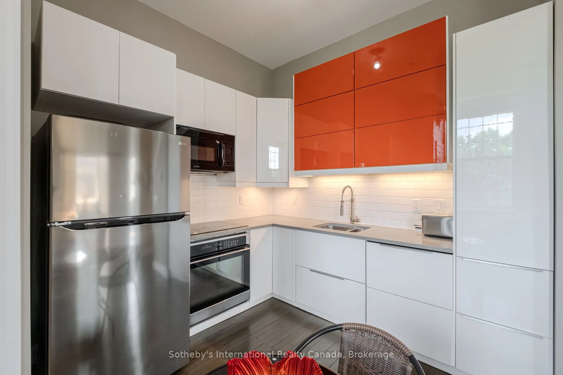 140 West River Street, #402