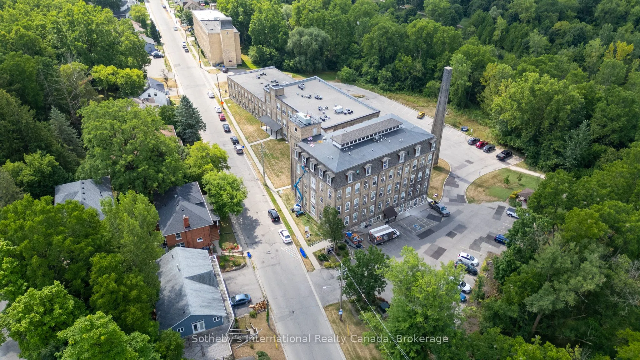 140 West River Street, #402