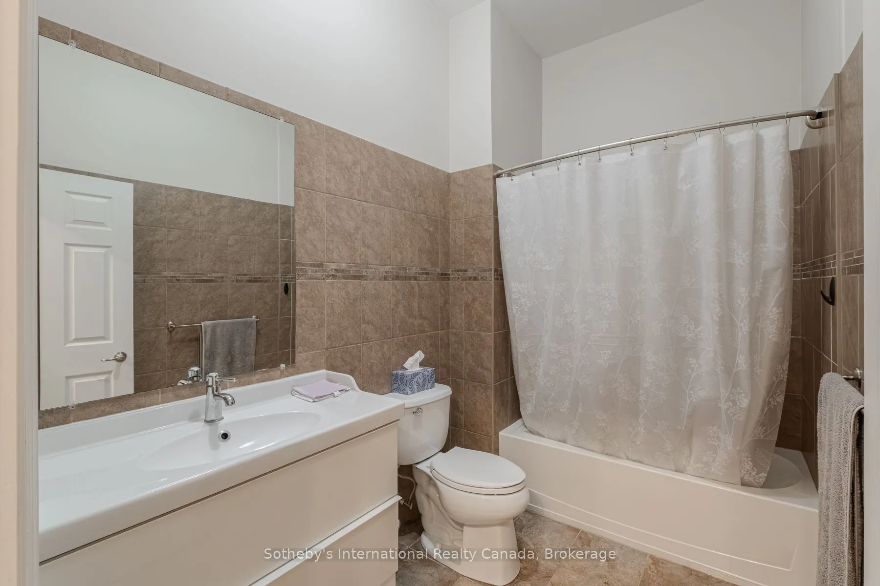 140 West River Street, #402