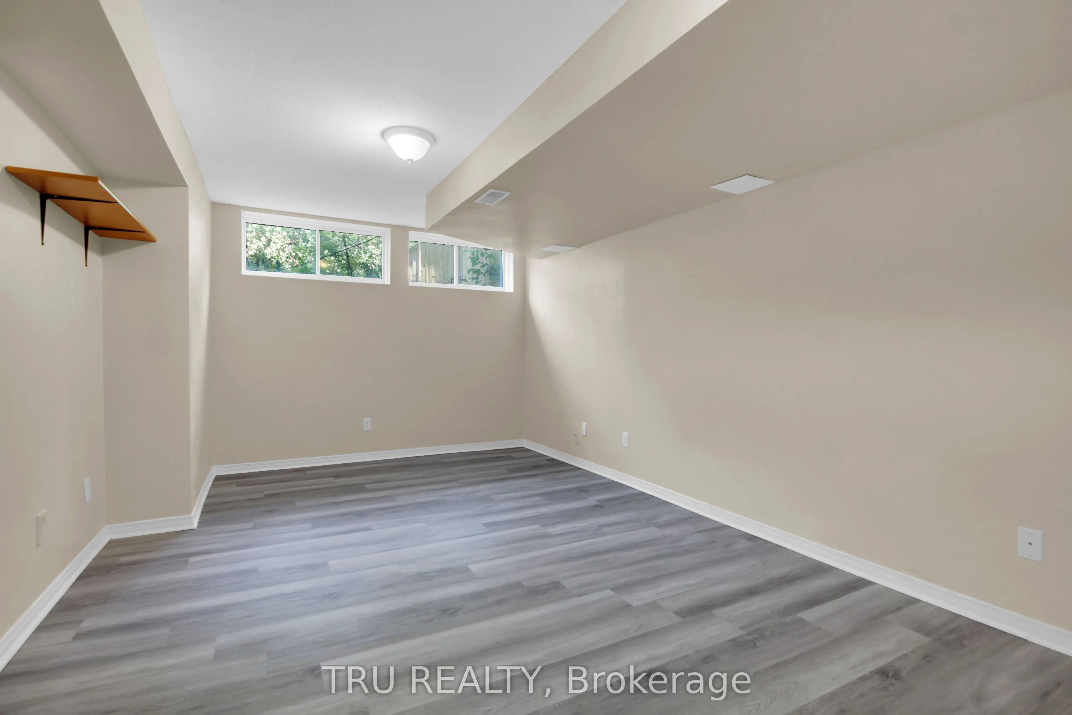 133 Kinross Private