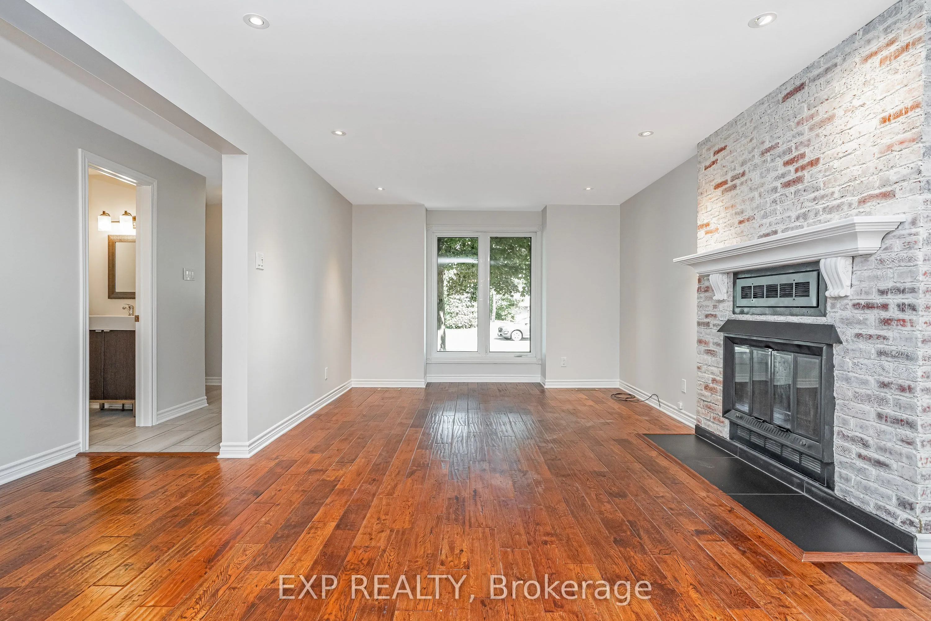 80 Coolspring Crescent
