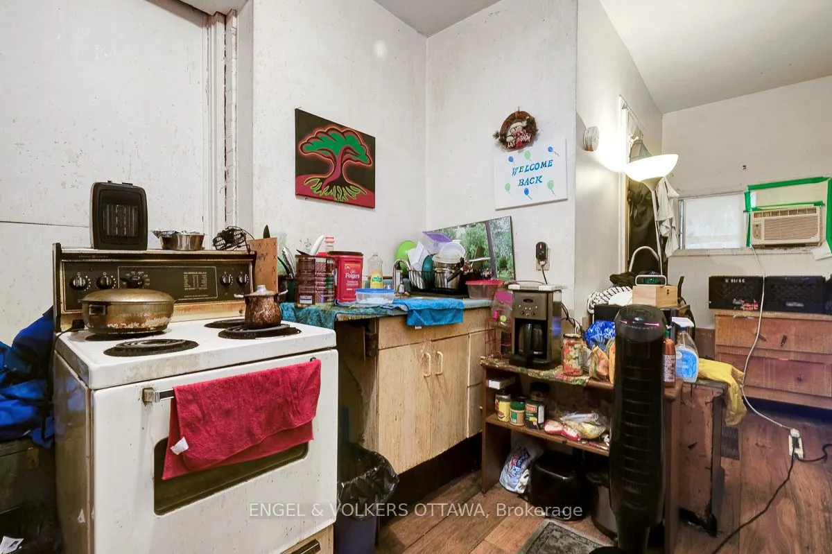 258 Kent Street N