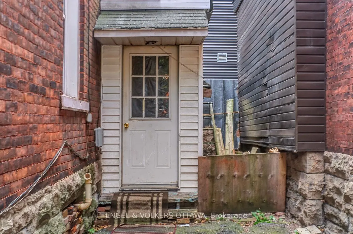 258 Kent Street N