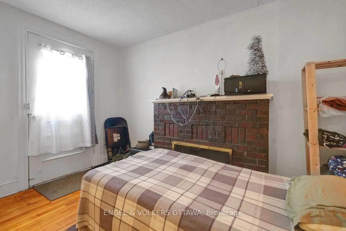 258 Kent Street N