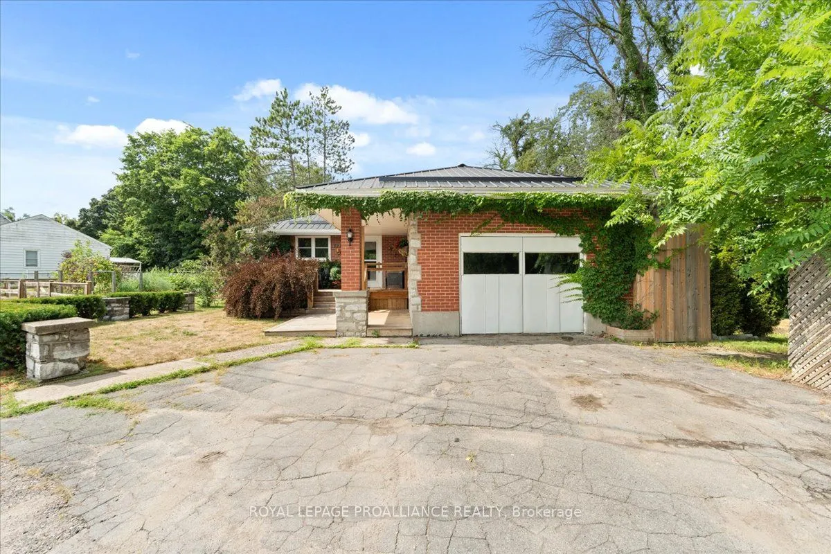 122 Spring Street E