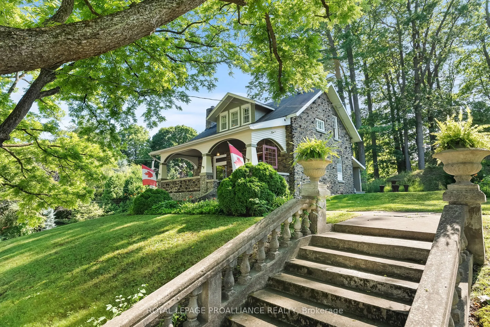 40 Pine Street S