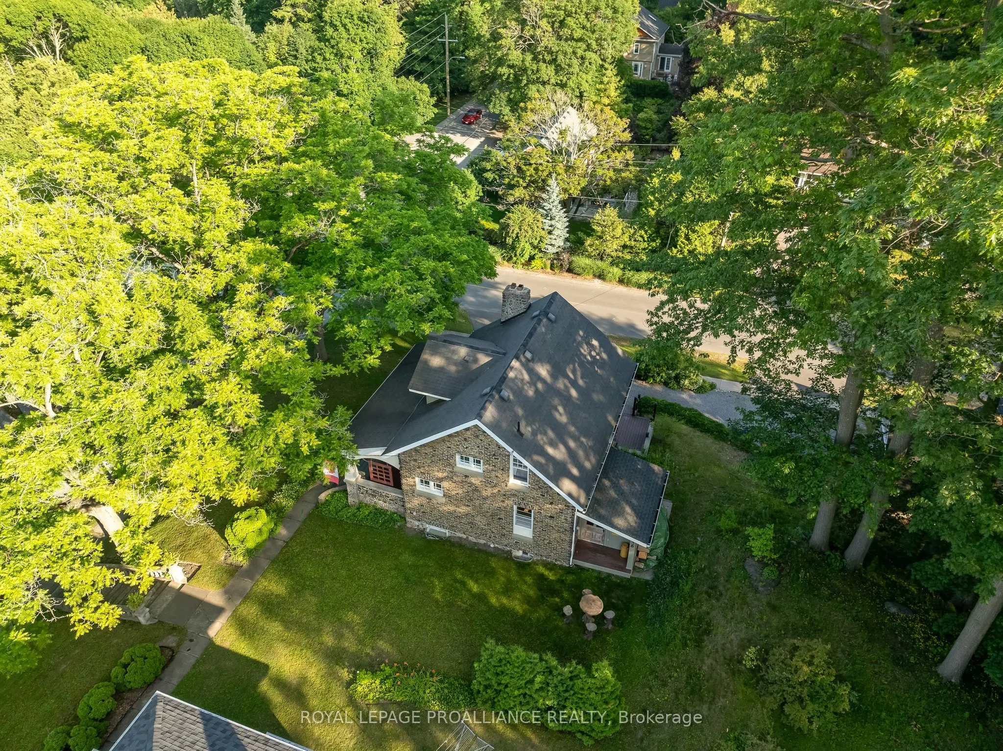 40 Pine Street S