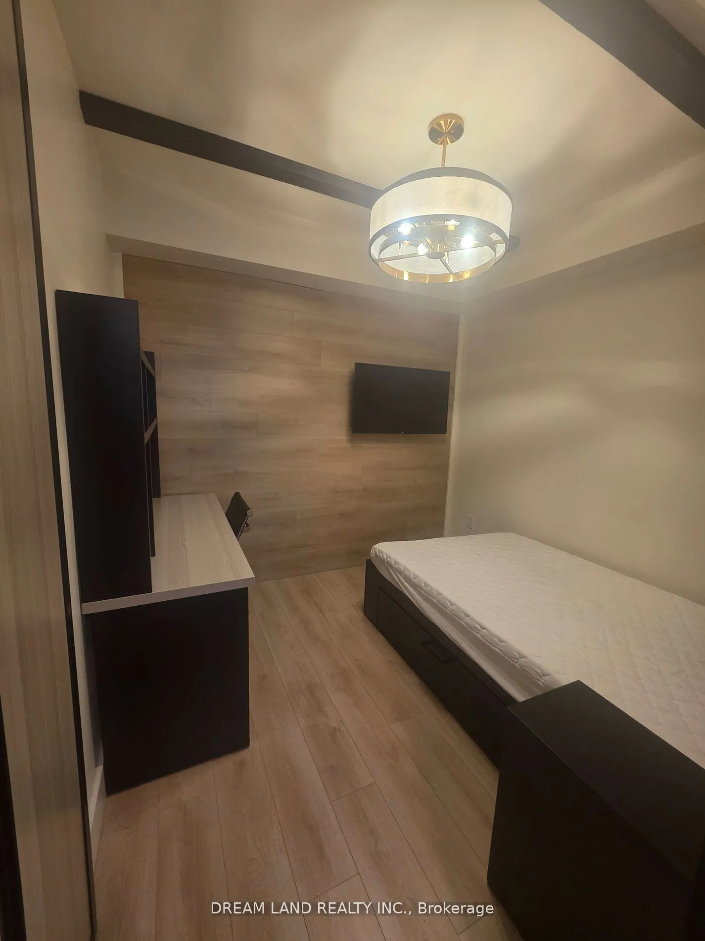 145 Columbia Street W, #1035