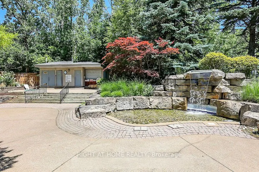 81 Scott Street, #806