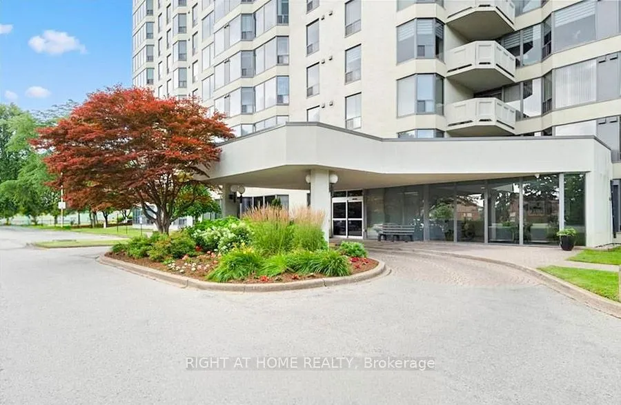 81 Scott Street, #806