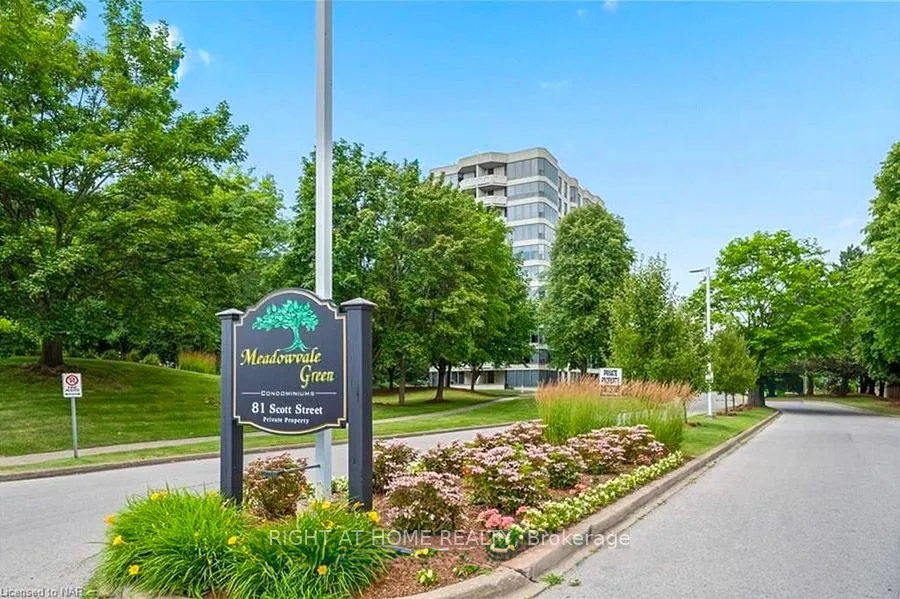81 Scott Street, #806