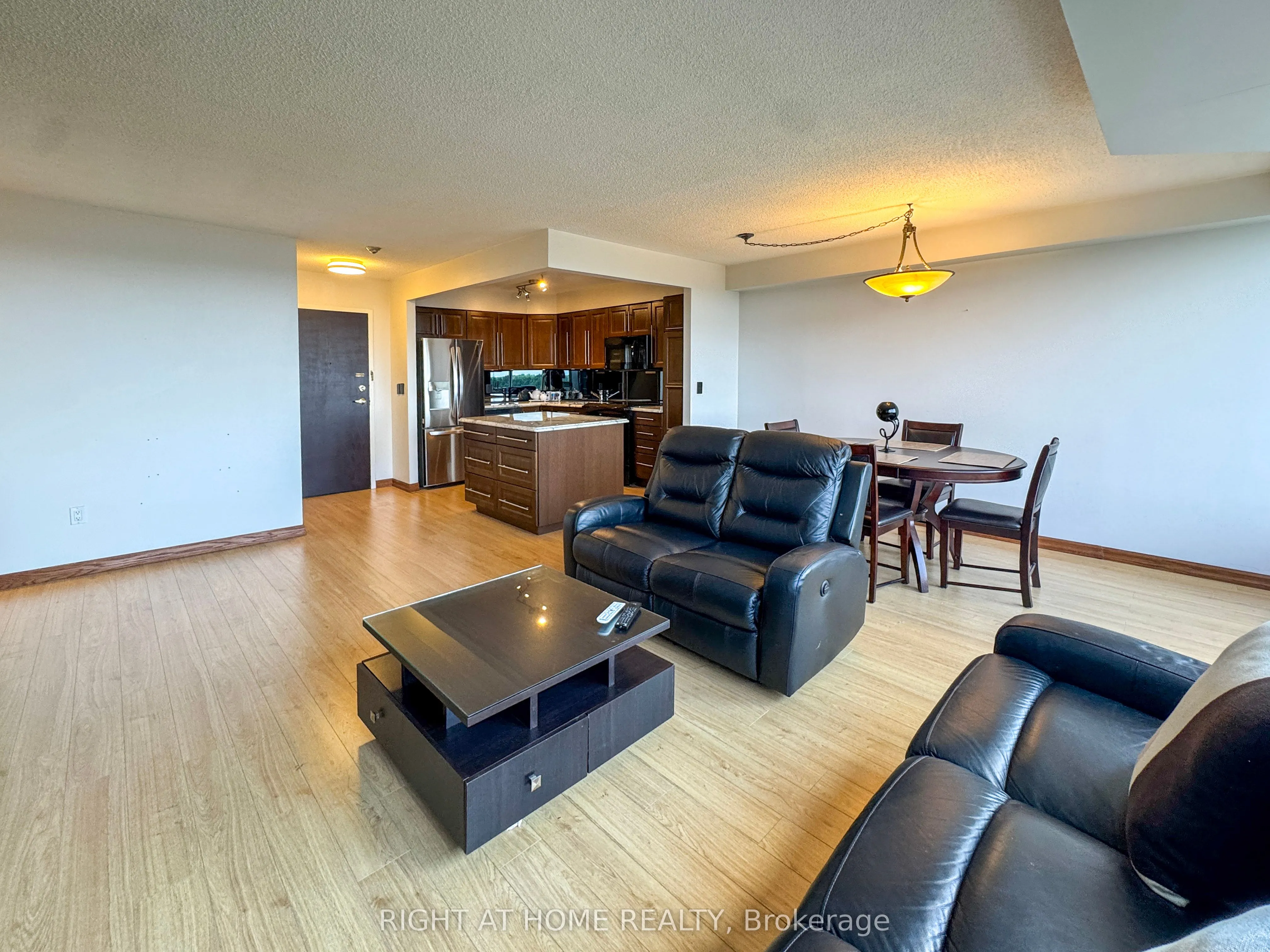 81 Scott Street, #806